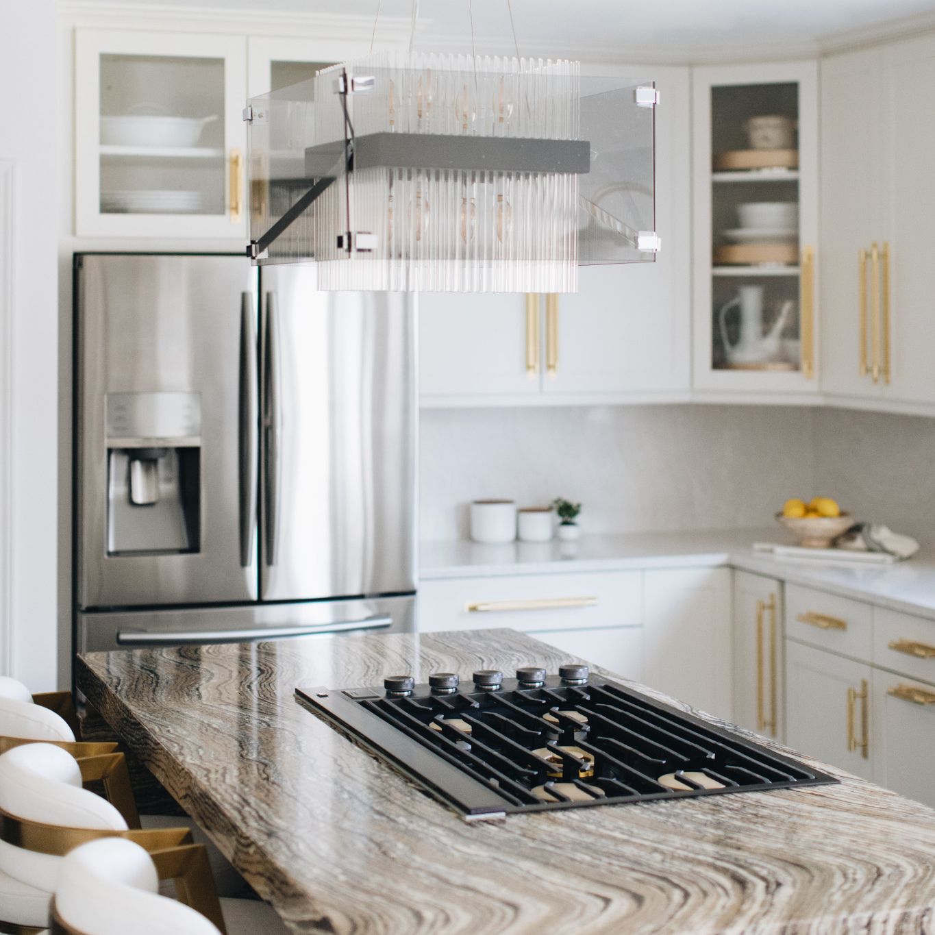 A picture containing indoor, kitchen, cabinet, white
Description automatically generated