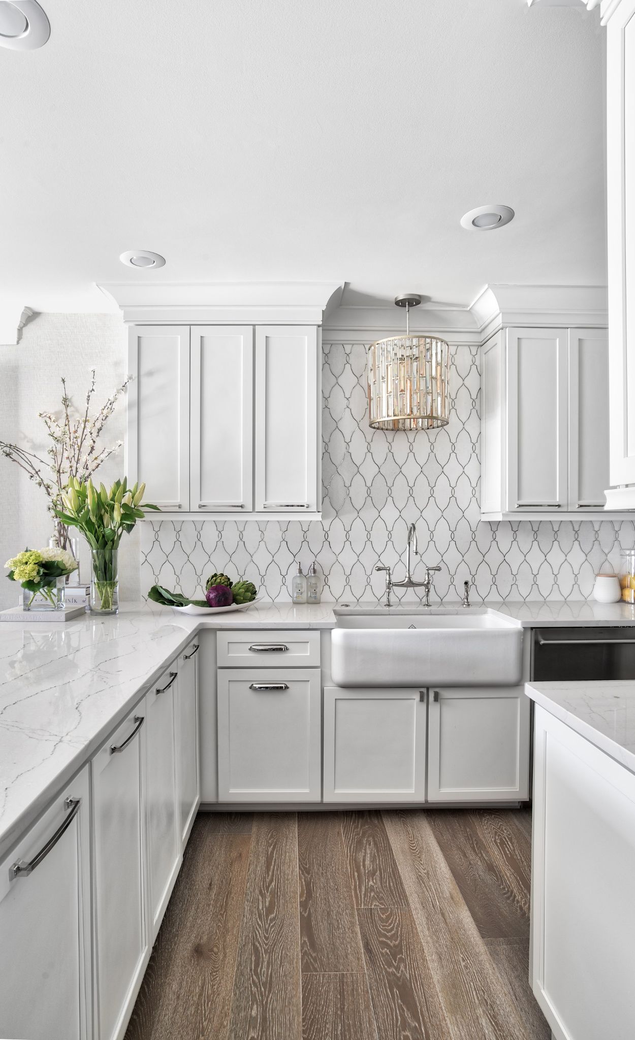 An elegant pairing of Ella™ countertops and tile backsplash.