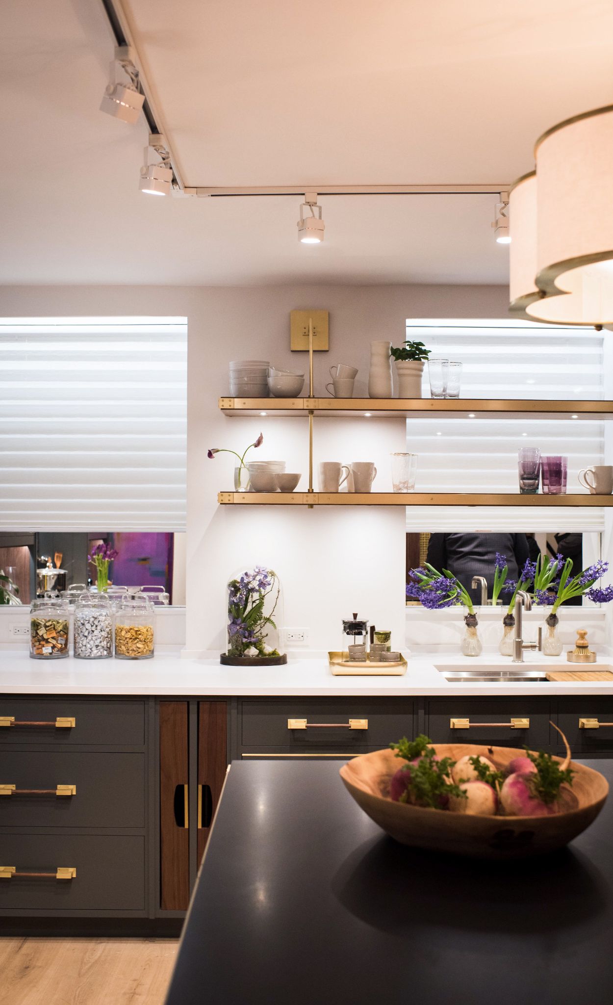 The kitchen features a Cambria Blackpool Matte island contrasted by a Cambria White Cliff Matte perimeter.