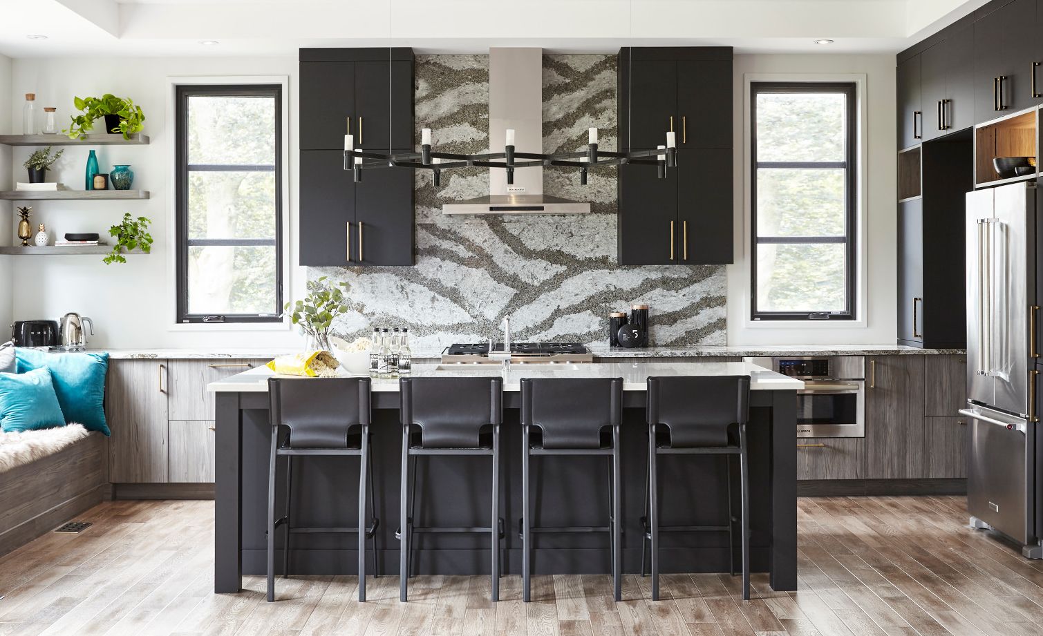 Bold kitchen design featuring Galloway™ backsplash.