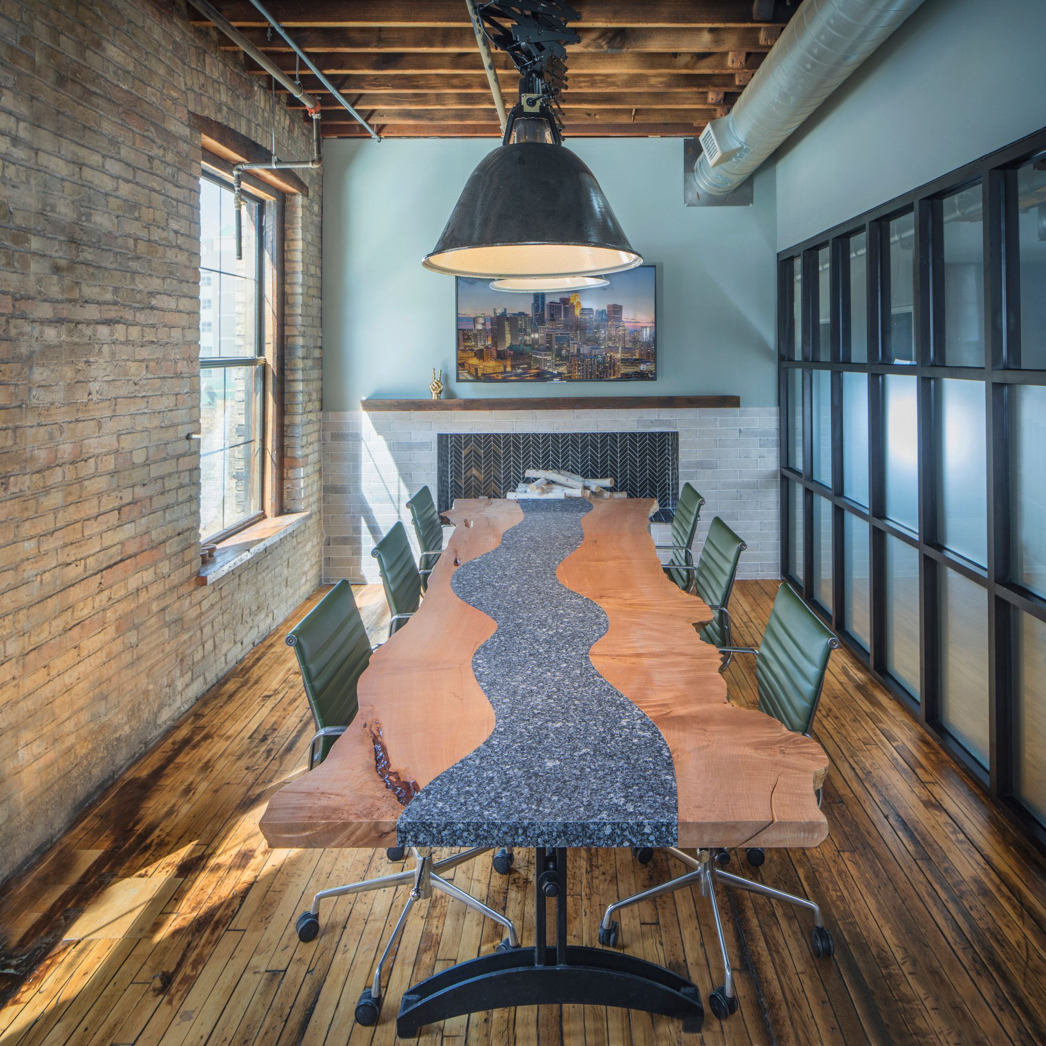 Mixed-material conference table with Cambria Parys.