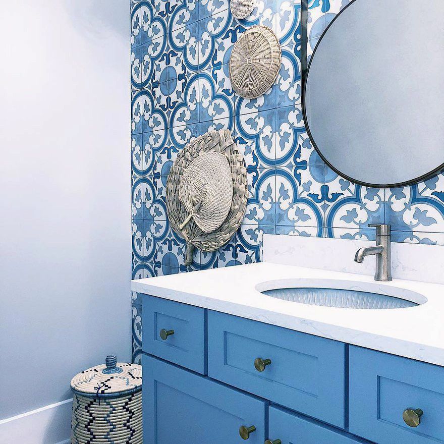 Cambria Swanbridge paired with a blue mosaic backsplash.