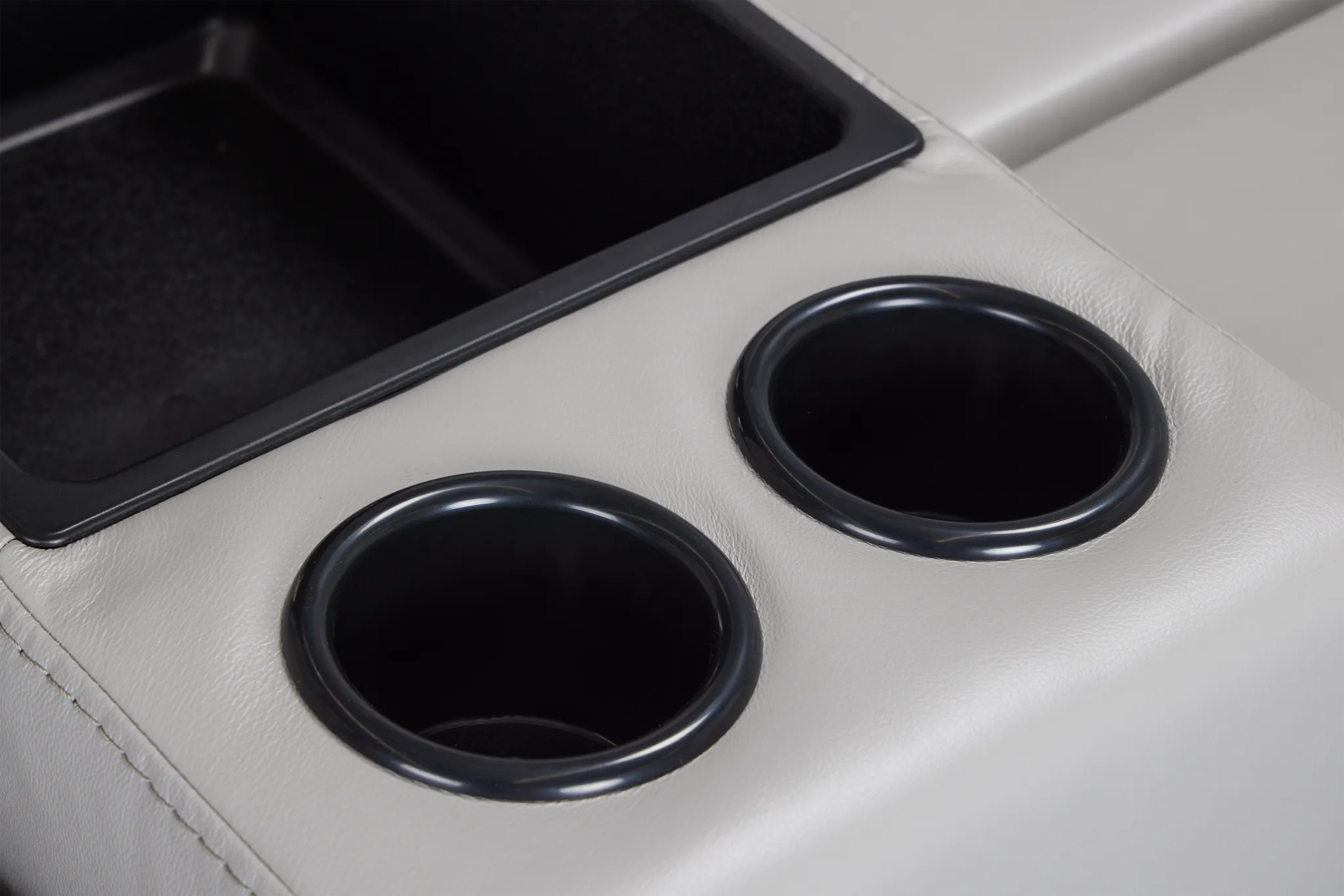 Peyton Light Gray Lthr/vinyl Medium Triple Power 2-arm Sectional