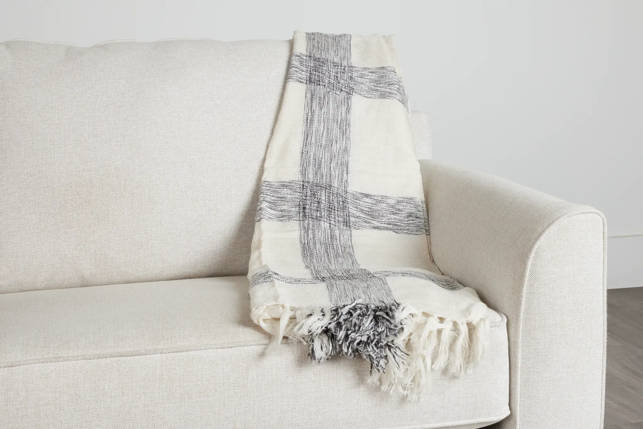 Alby Blue 60" X 90" Throw Alby Blue 60" X 90" Throw