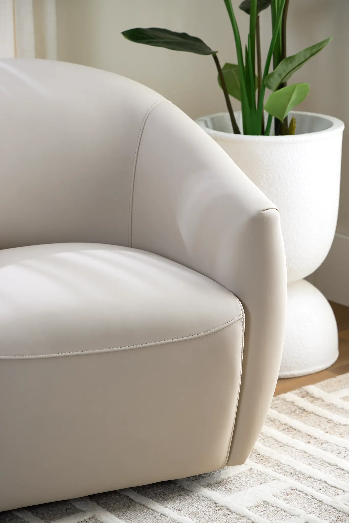 Kellan Ivory Leather Swivel Chair Kellan Ivory Leather Swivel Chair