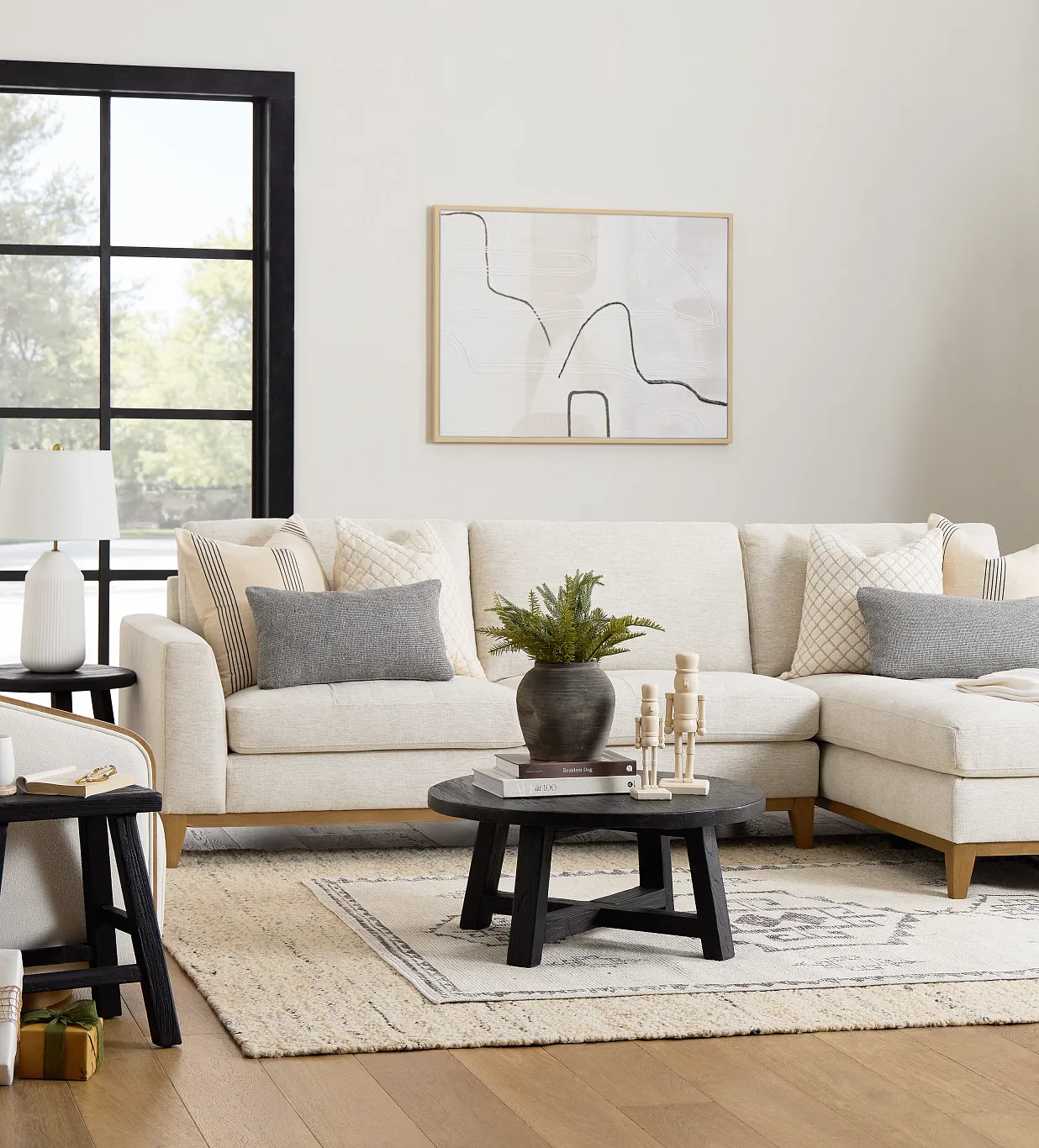 Stylish Coffee Tables for Entertaining and Seasonal Décor