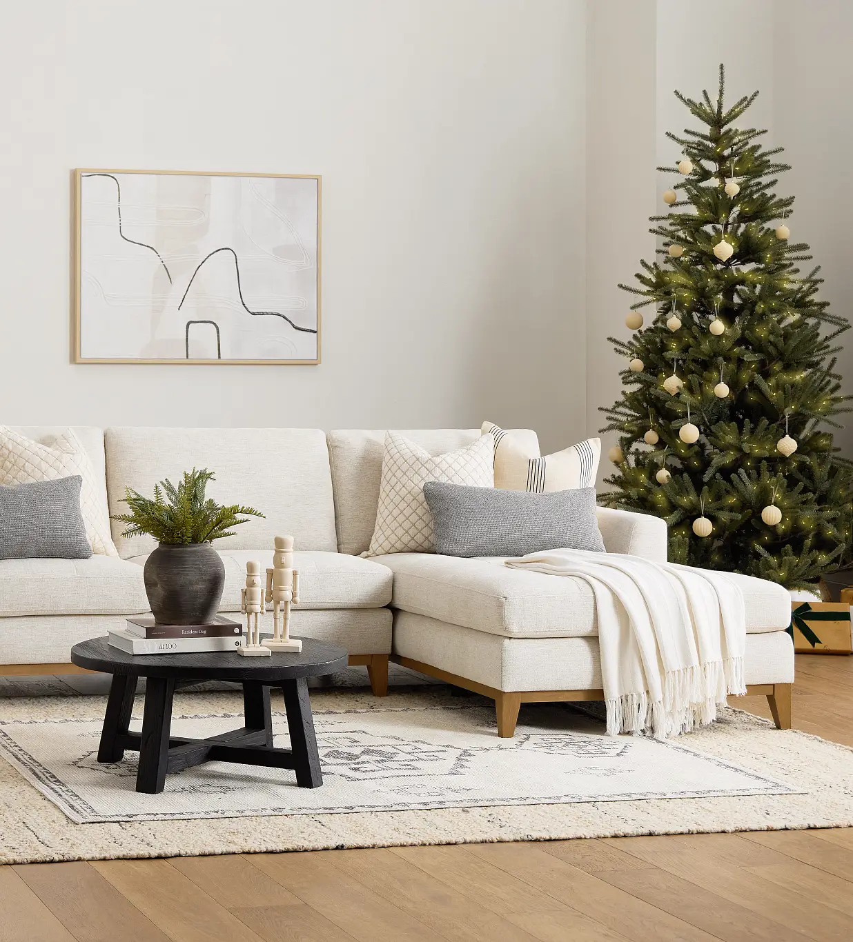 Stylish Coffee Tables for Entertaining and Seasonal Décor Stylish Coffee Tables for Entertaining and Seasonal Décor