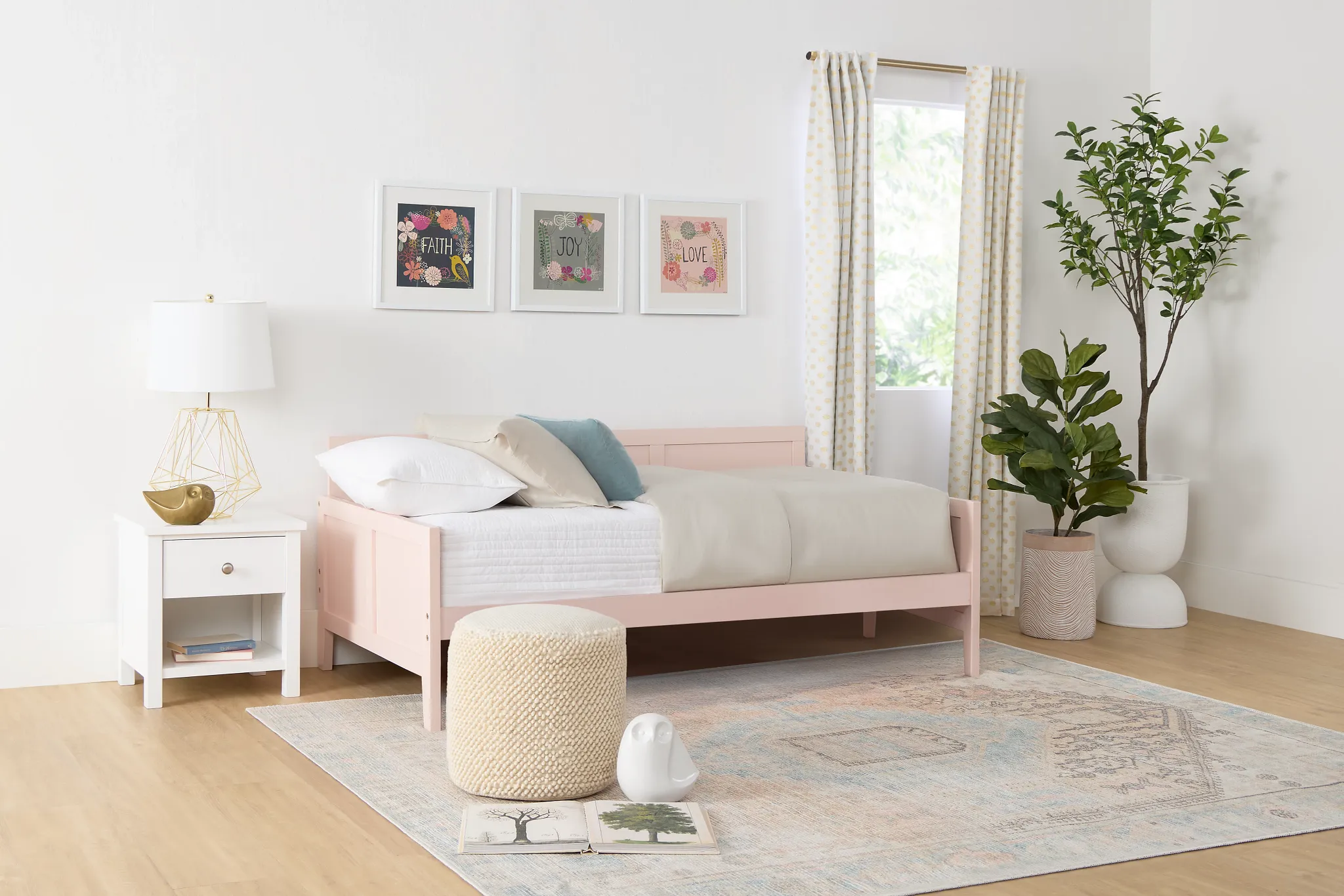 Charleston Pink Daybed