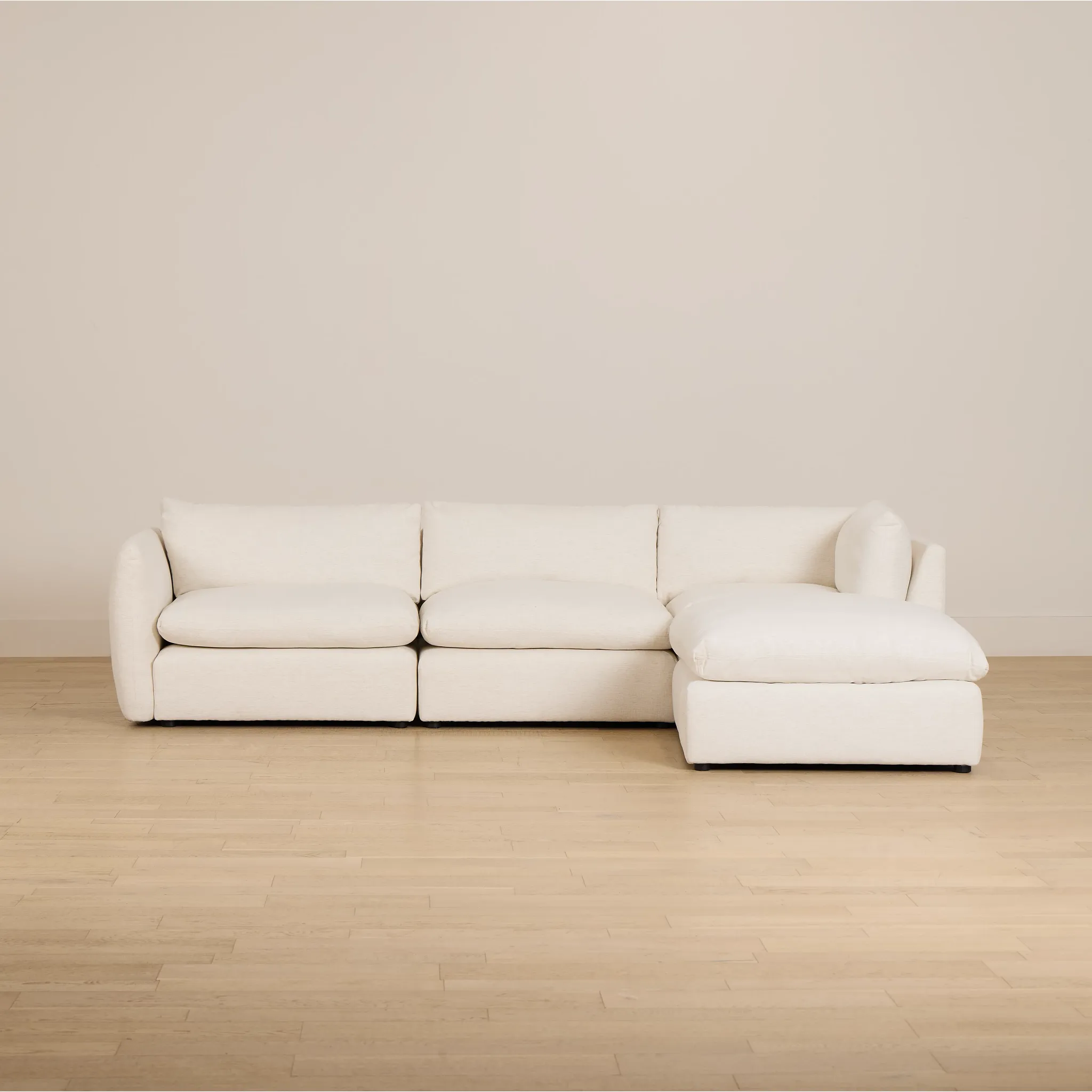 Serena White Fabric 4-piece Right Facing Bumper Sectional