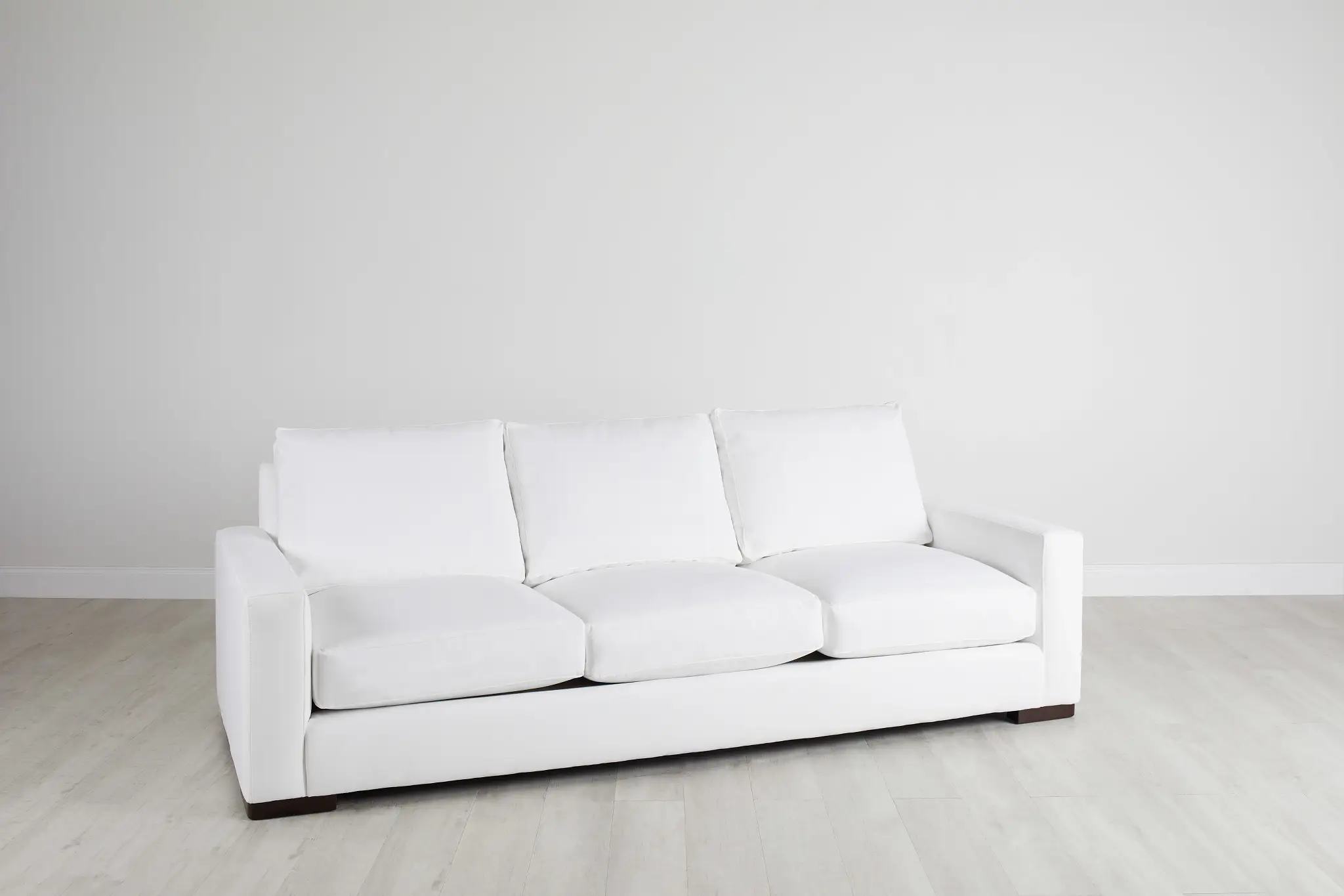Edgewater Peyton White 96" Sofa W/ 3 Cushions Edgewater Peyton White 96" Sofa W/ 3 Cushions