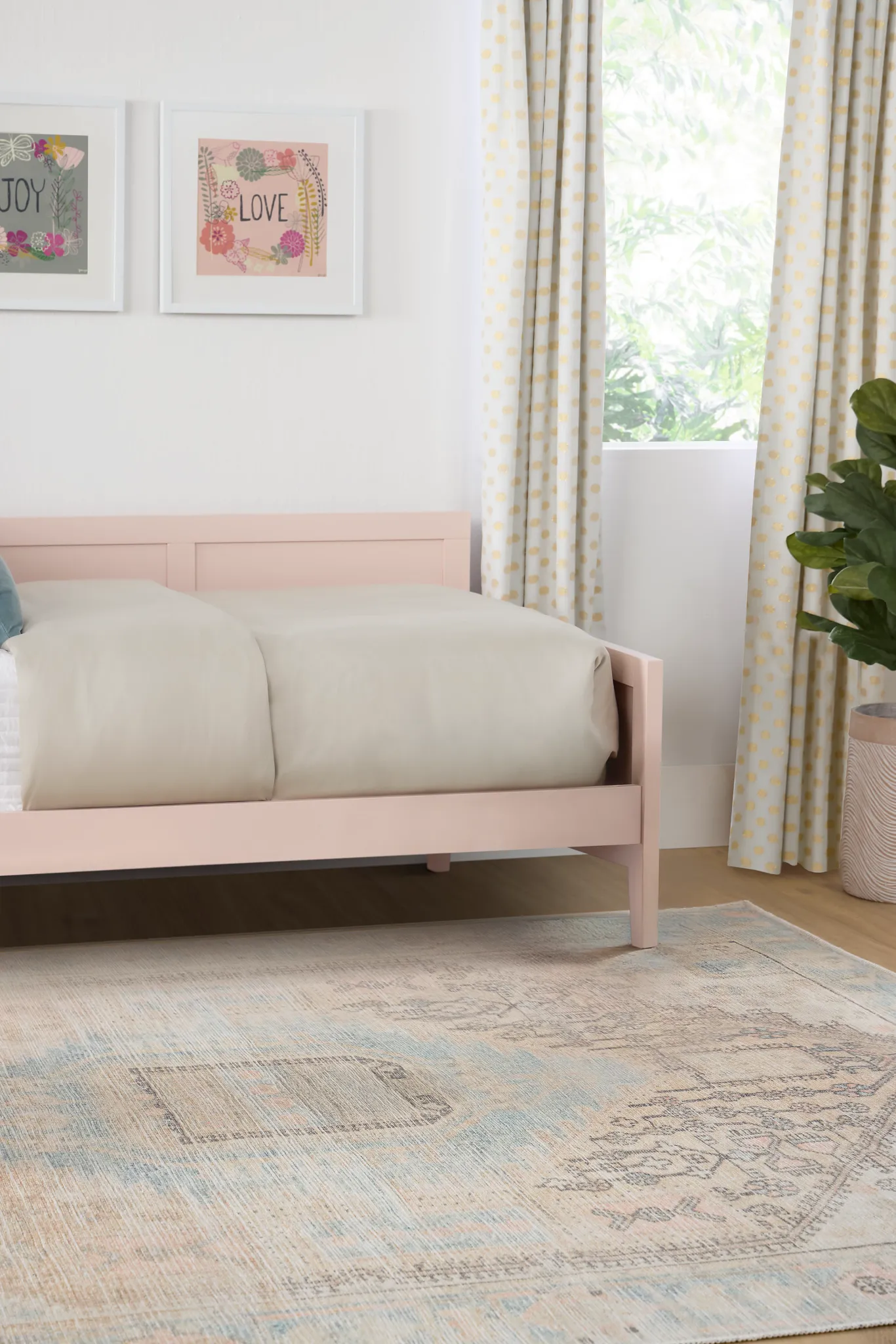 Charleston Pink Daybed