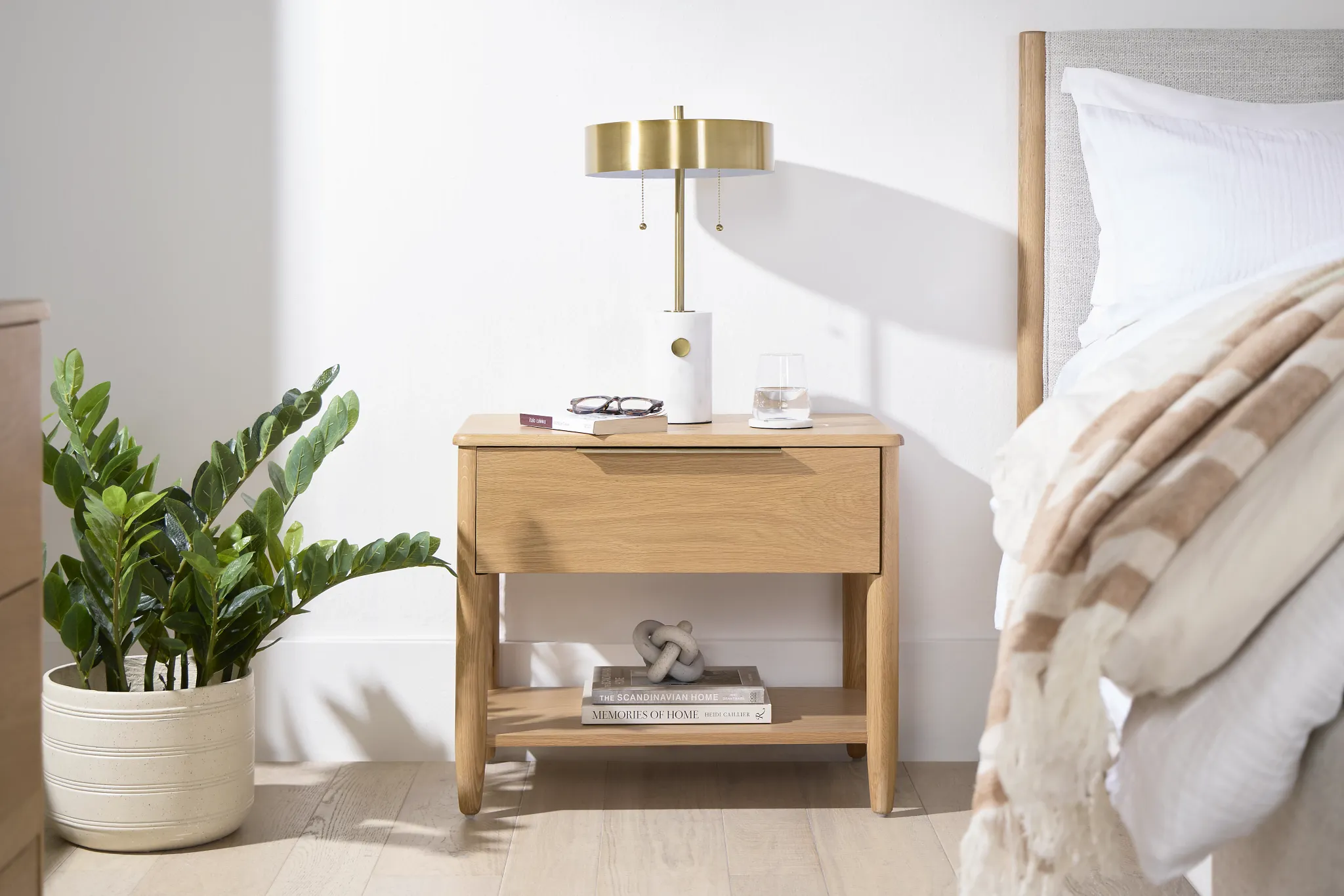 Navo Gold Metal Table Lamp