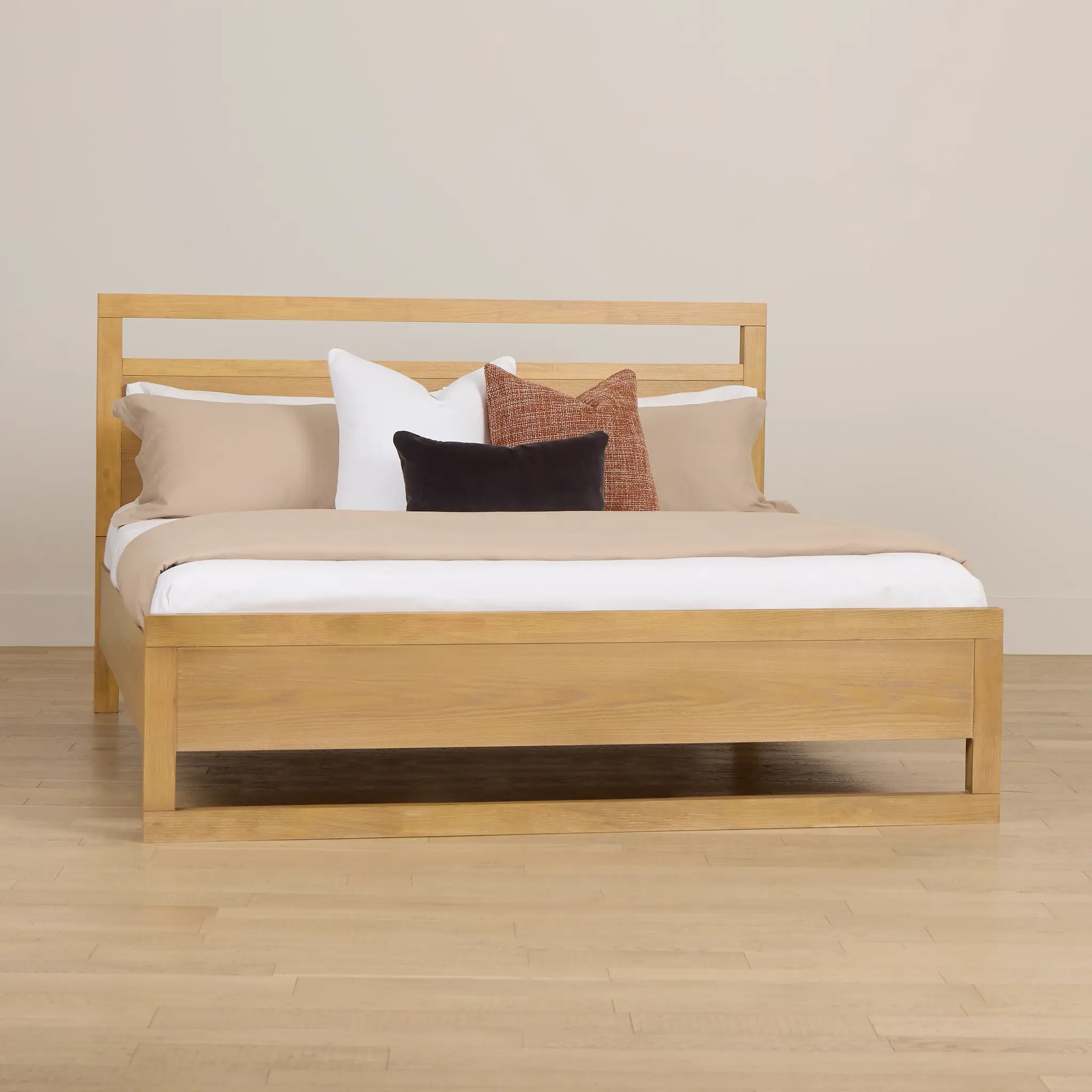 Williamsburg Light Tone Platform Bed Williamsburg Light Tone Platform Bed