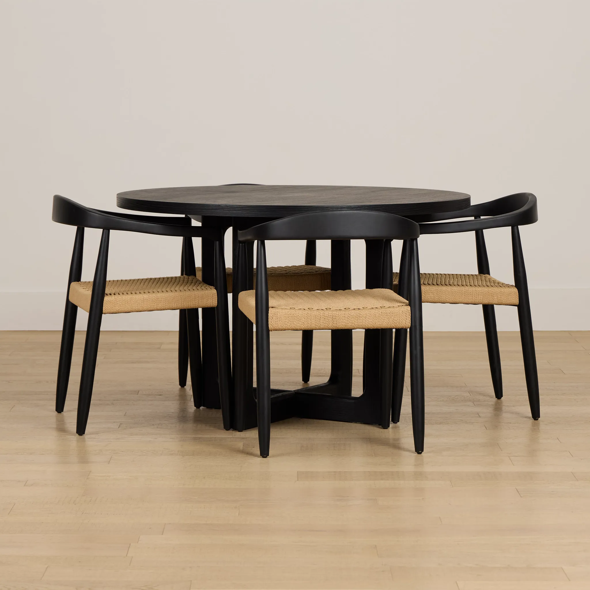 Santorini Black Round Table & 4 Curved Chairs