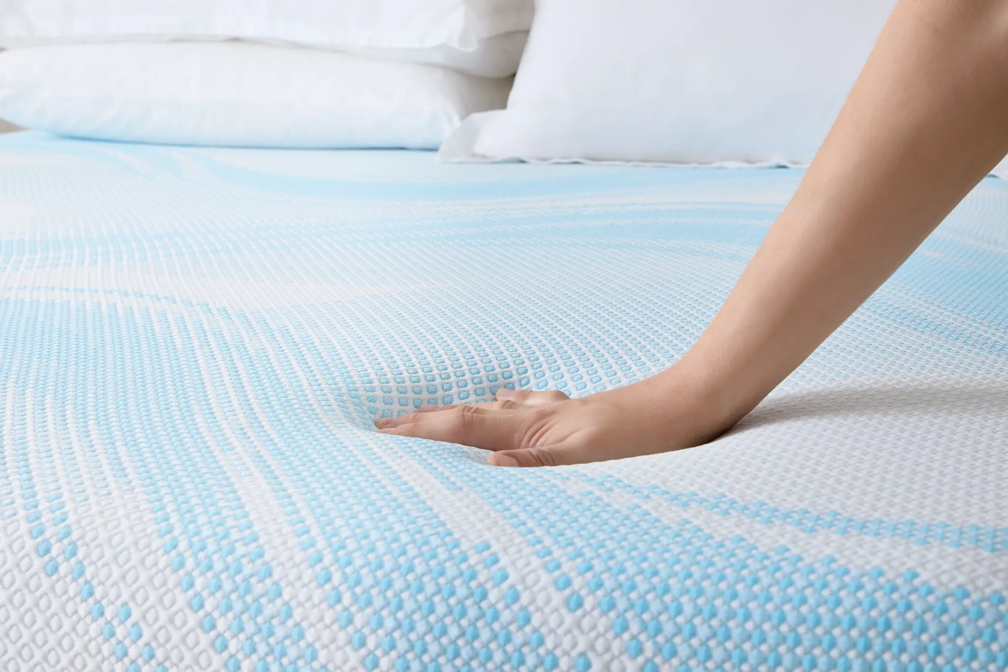 Tempur-pedic Tempur-luxebreeze 13" Medium Hybrid Mattress Tempur-pedic Tempur-luxebreeze 13" Medium Hybrid Mattress