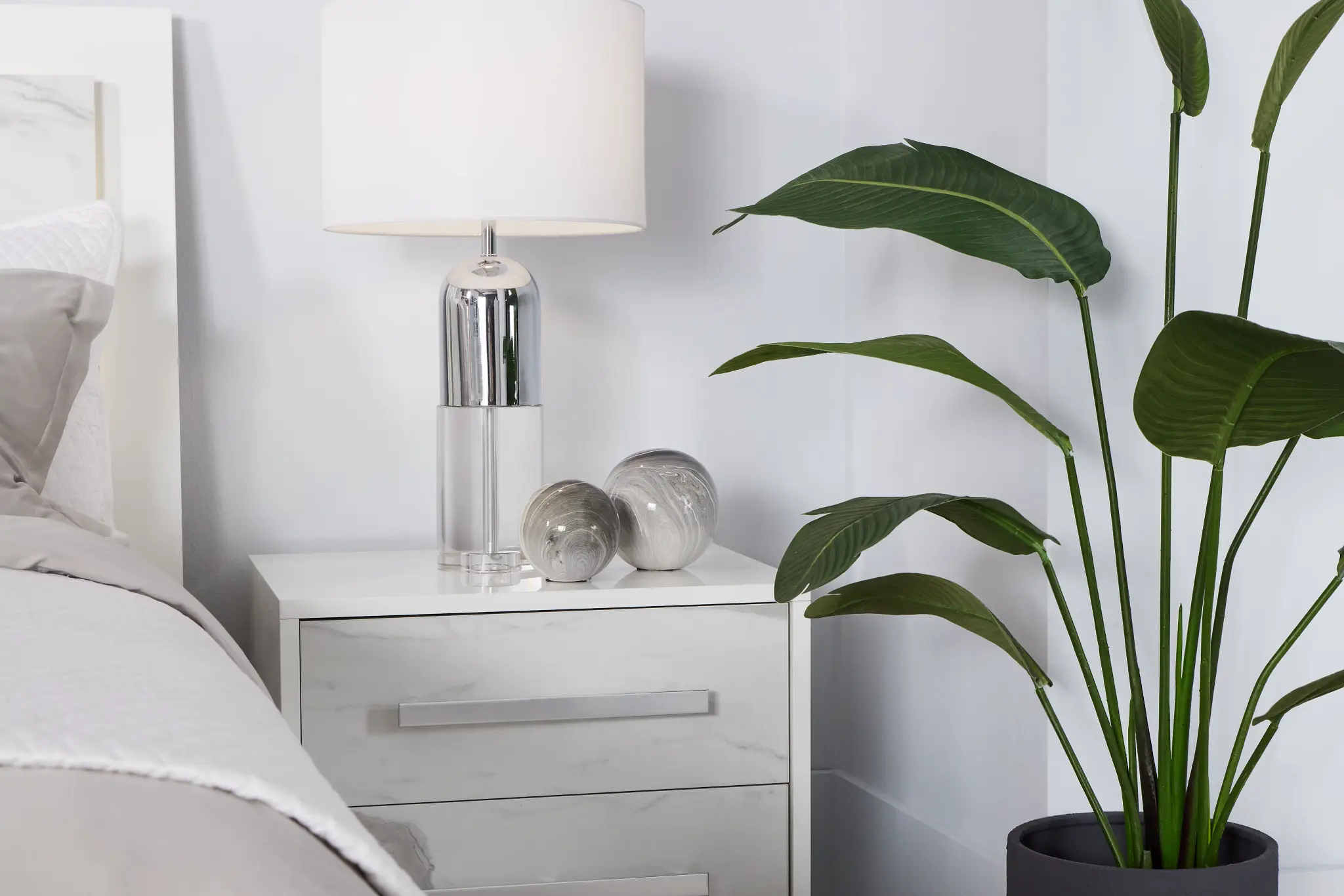 Danyon Silver Crystal Table Lamp Danyon Silver Crystal Table Lamp