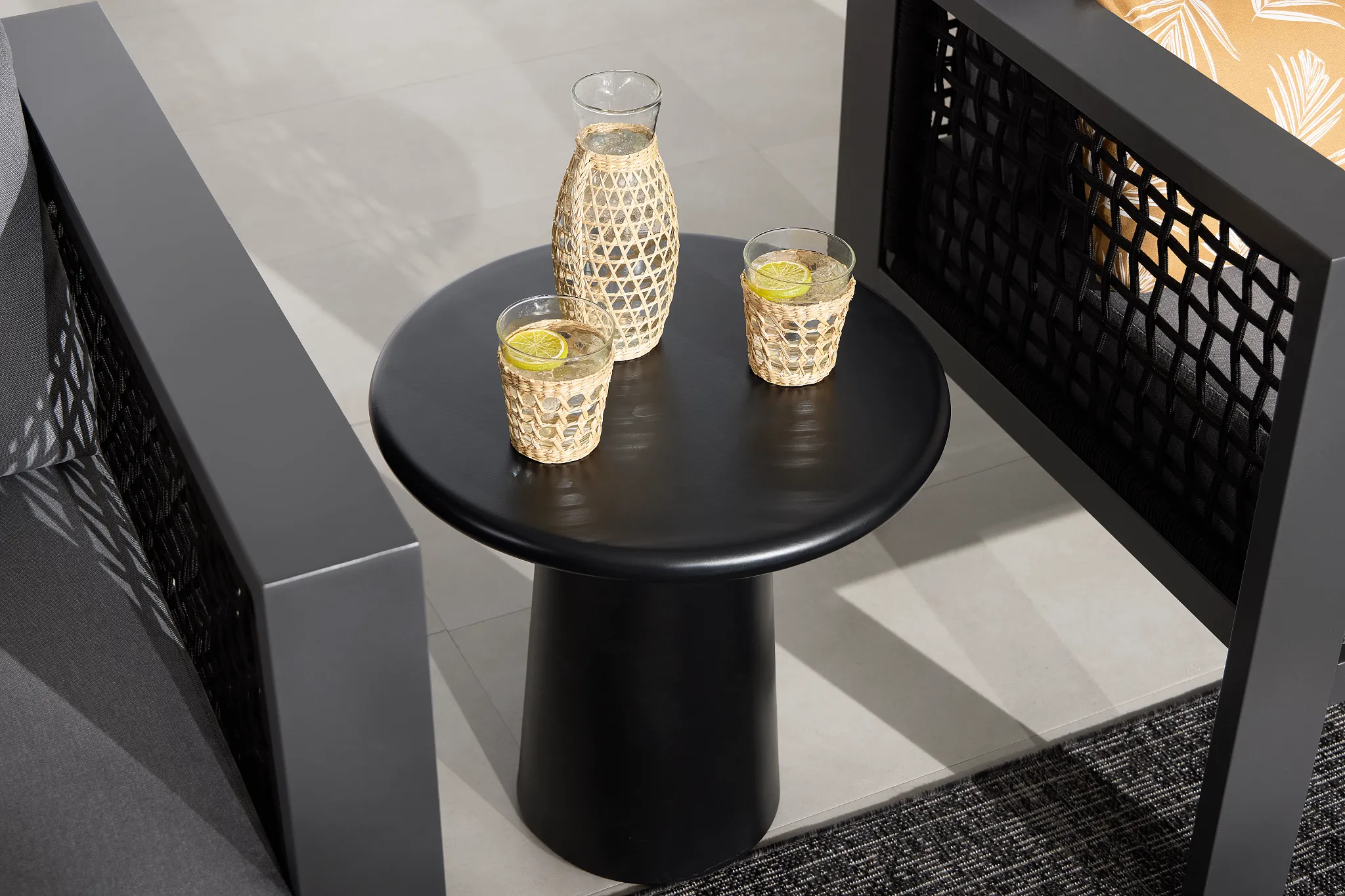 Malo Black Round End Table
