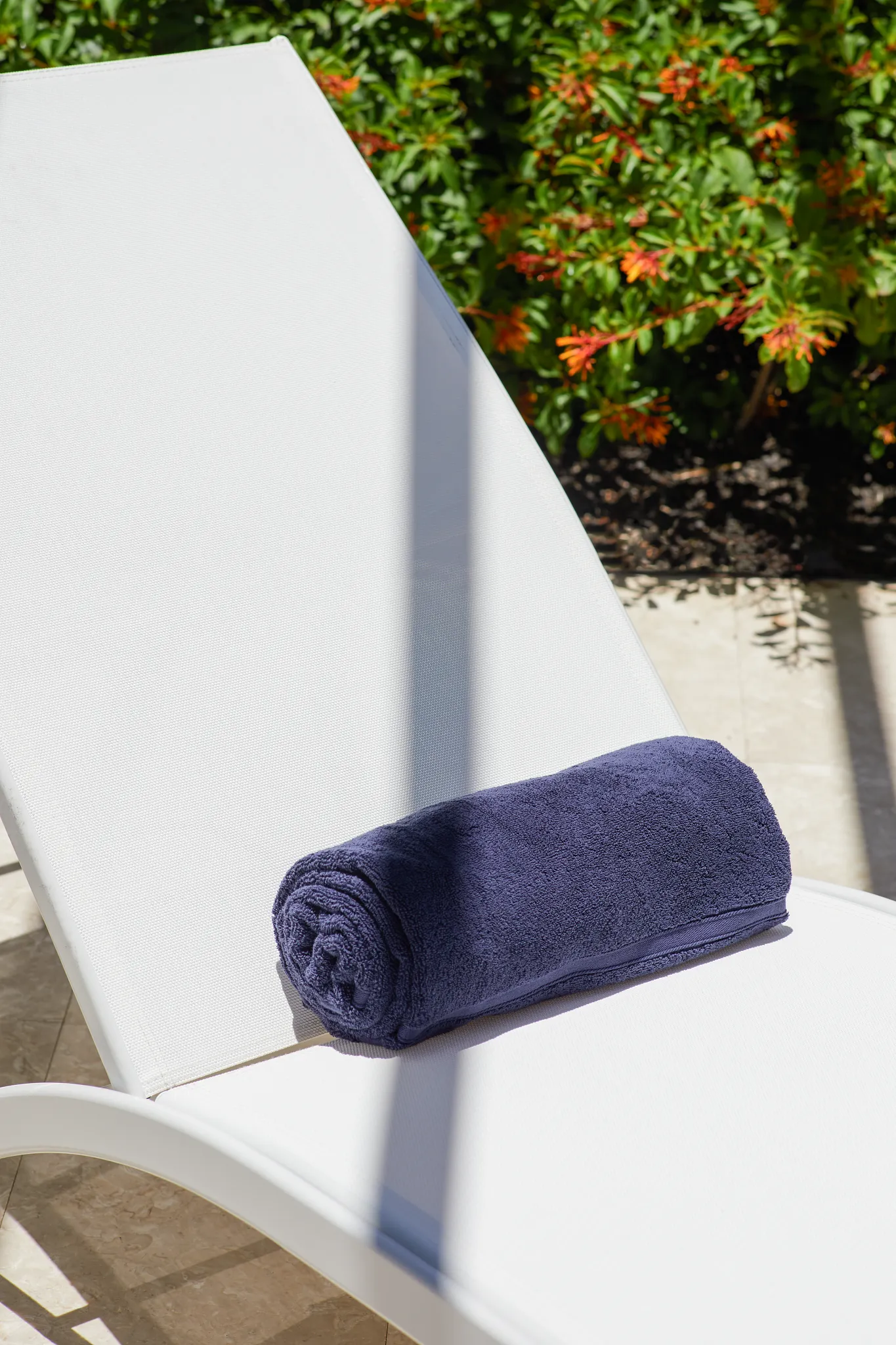 Lisbon2 White Sling Chaise