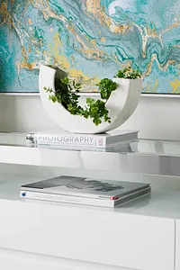 Benito White Curved Vase