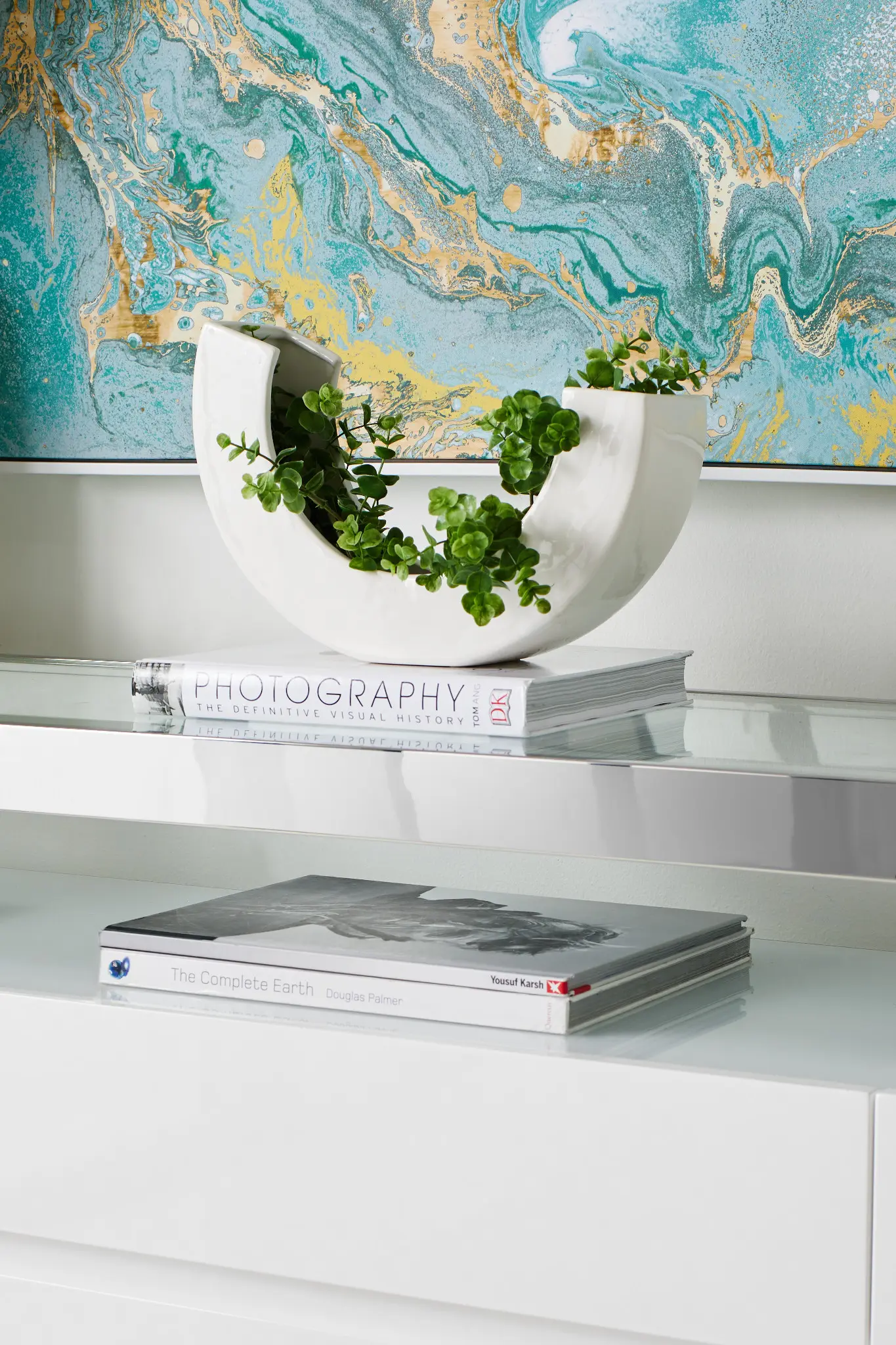 Benito White Curved Vase Benito White Curved Vase