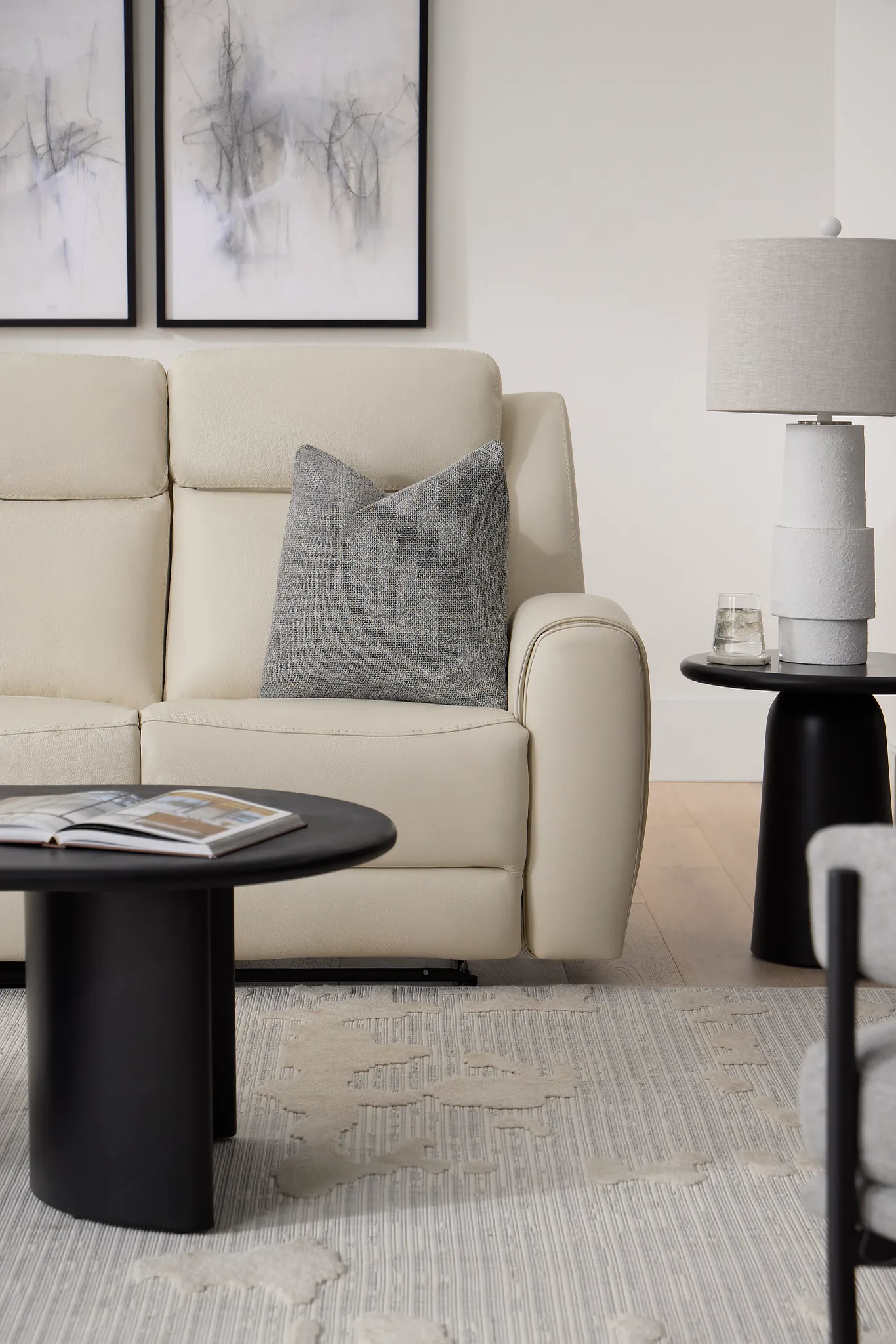 Walker Ivory Lthr/vinyl Reclining Sofa