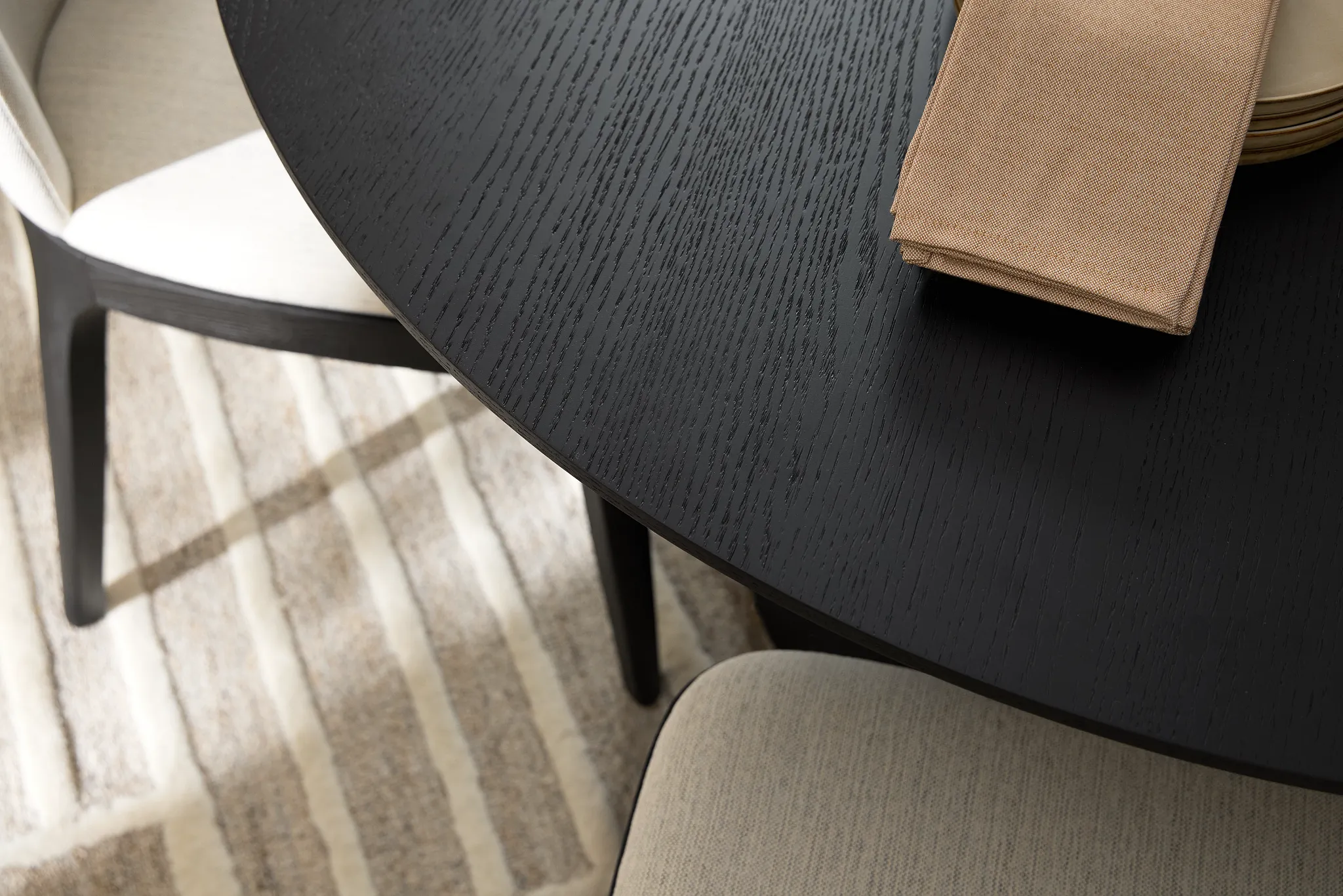 Nomad Black 47" Round Table