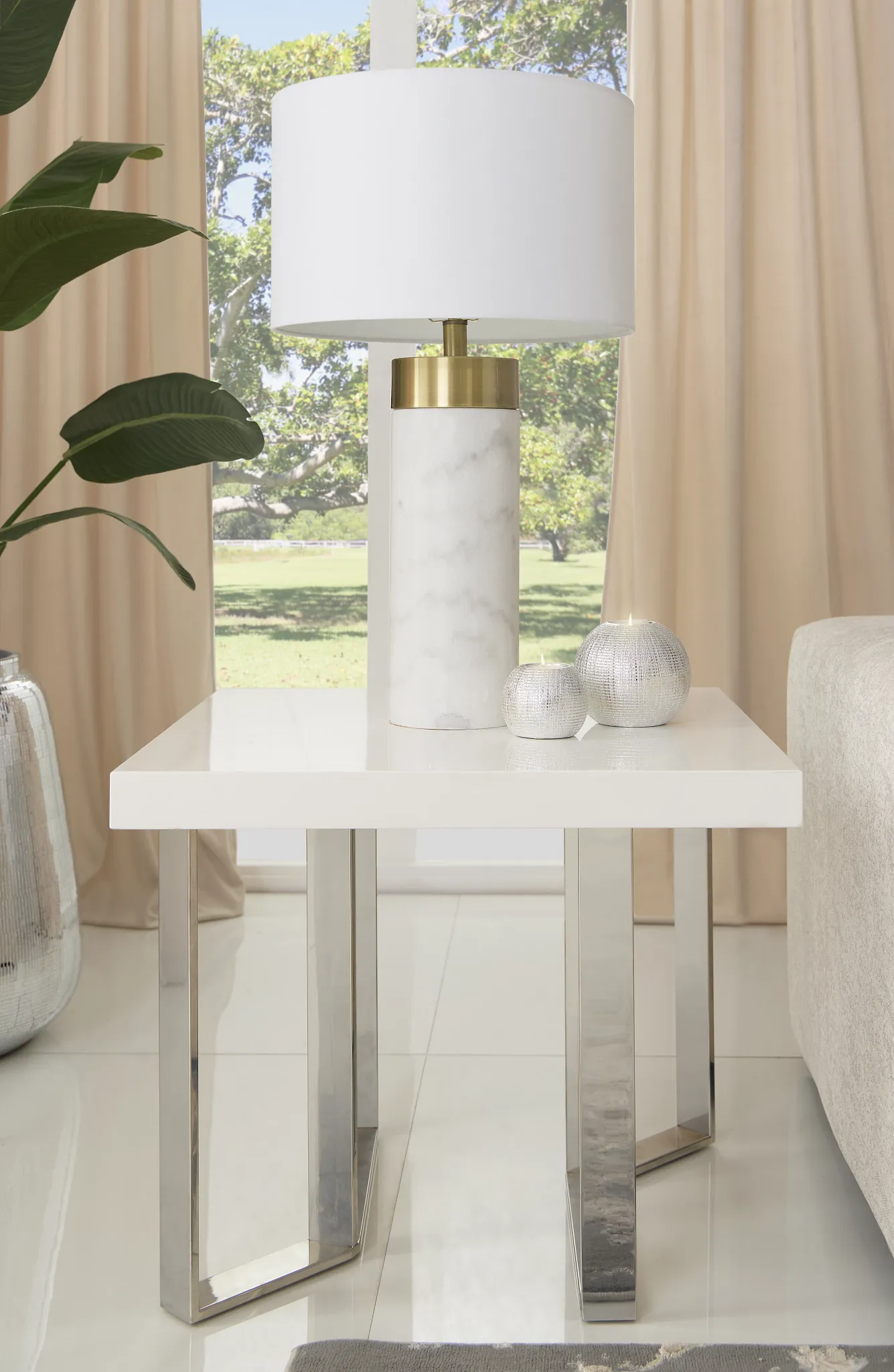 Axel White End Table