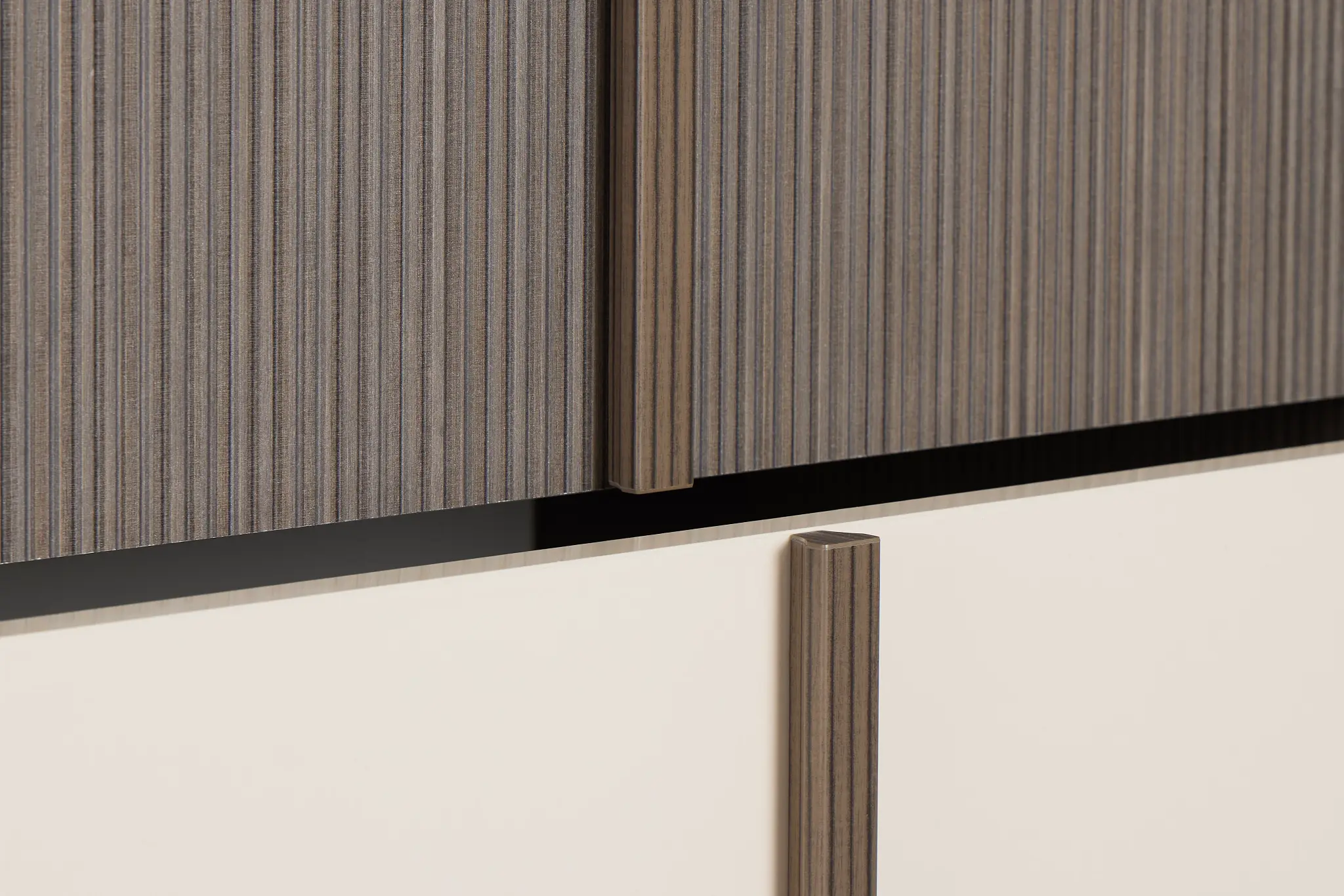 Sienna Two-tone Drawer Chest Sienna Two-tone Drawer Chest