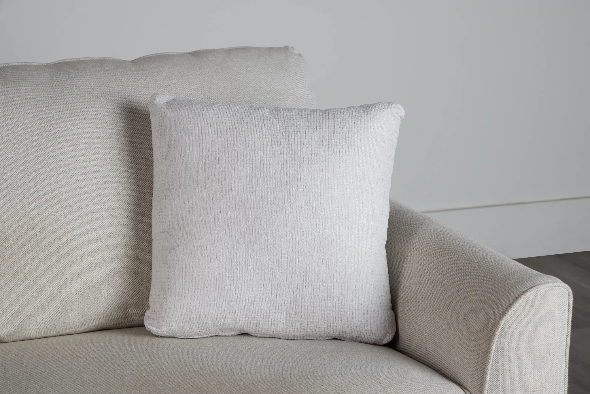 Avalon White 18" Sqr Accnt Plw Cover