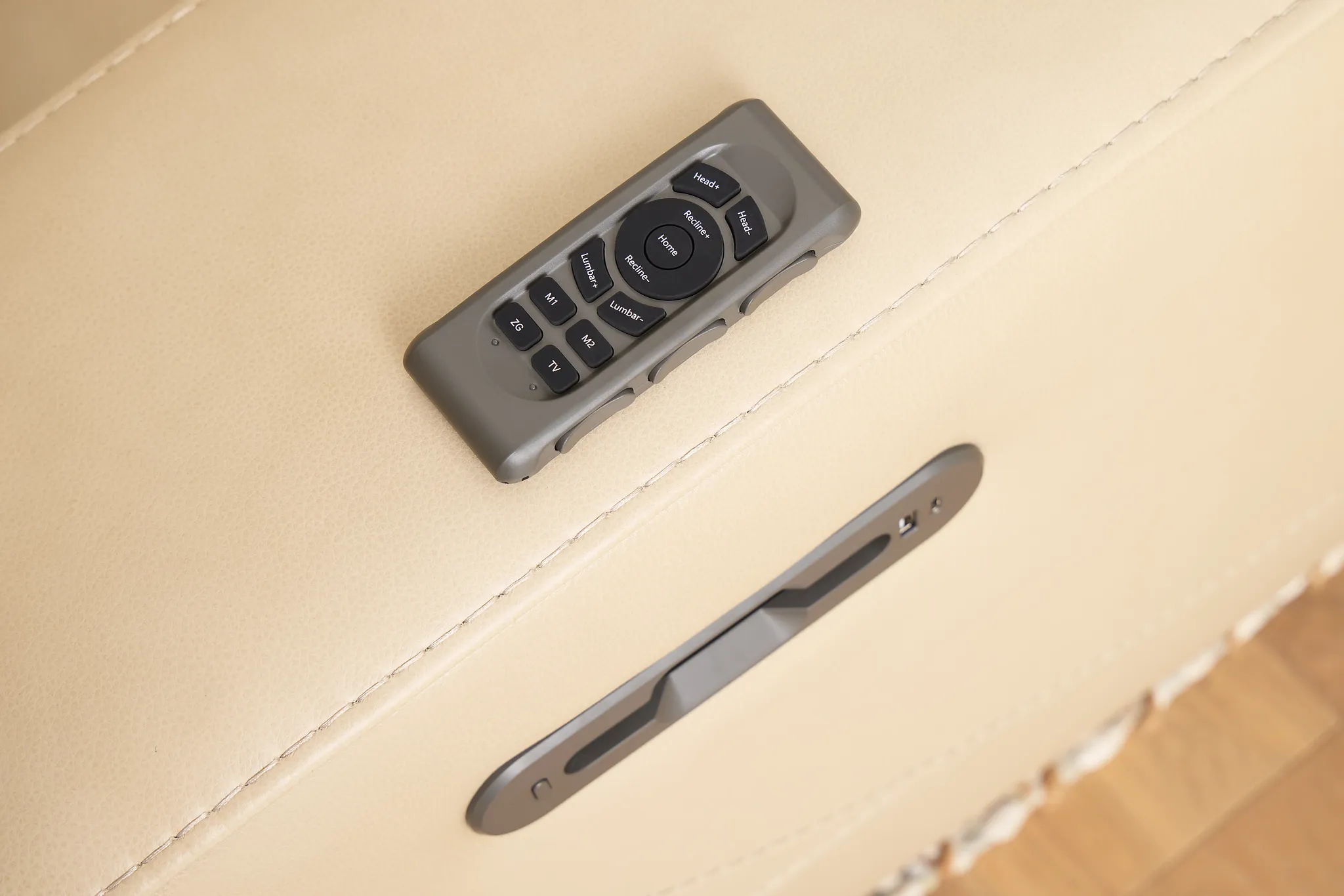 Casey Light Beige Lthr/vinyl Medium Triple Power 2-arm Sectional