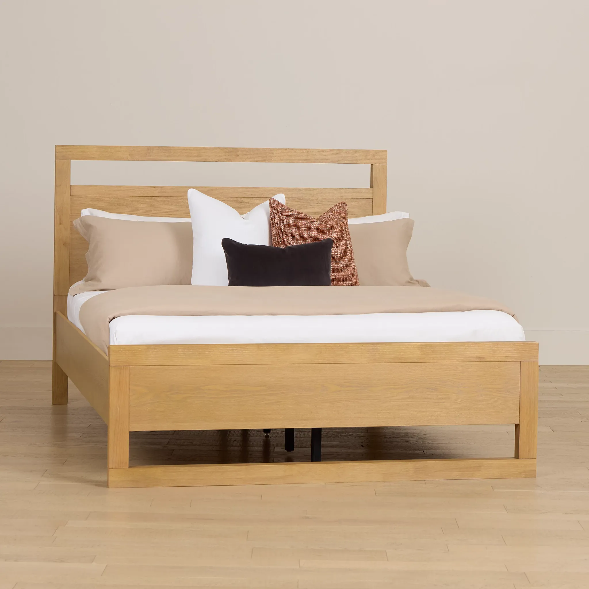 Williamsburg Light Tone Platform Bed