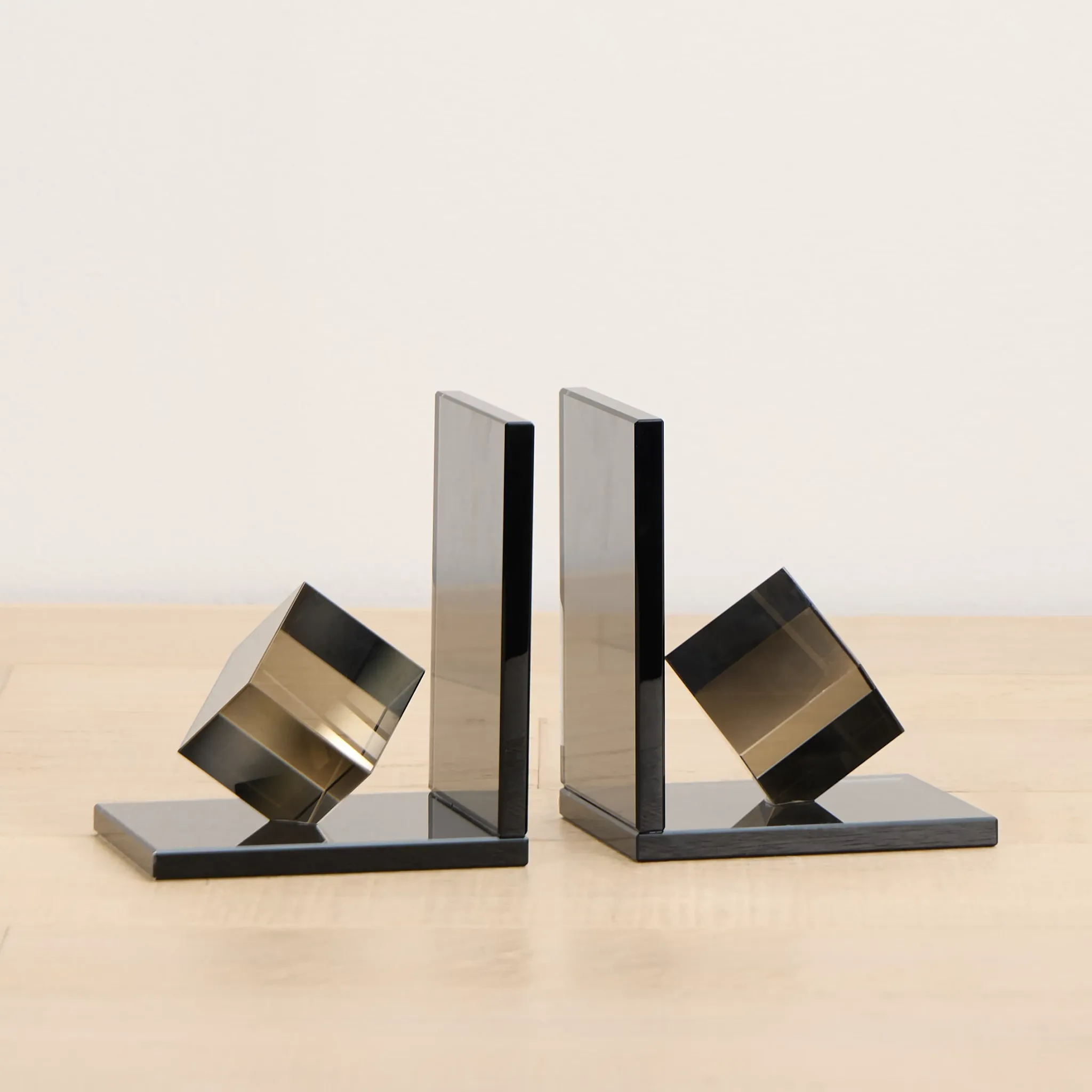 Tulla Black Bookends