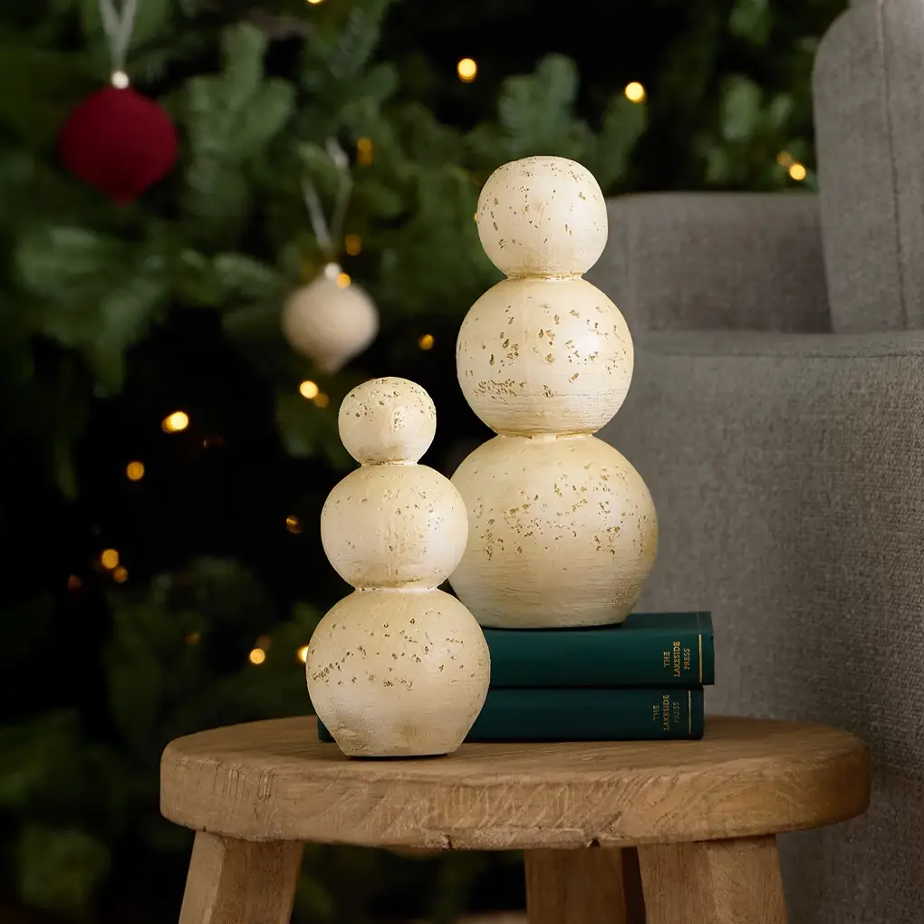 Bring the Holiday Spirit to Life with Simple, Stylish Decor