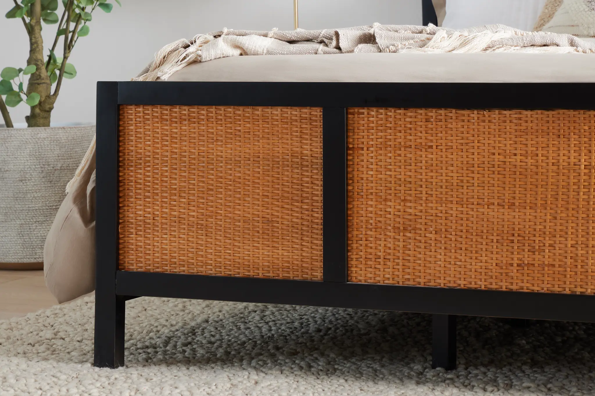 Venice Black Woven Panel Bed Venice Black Woven Panel Bed