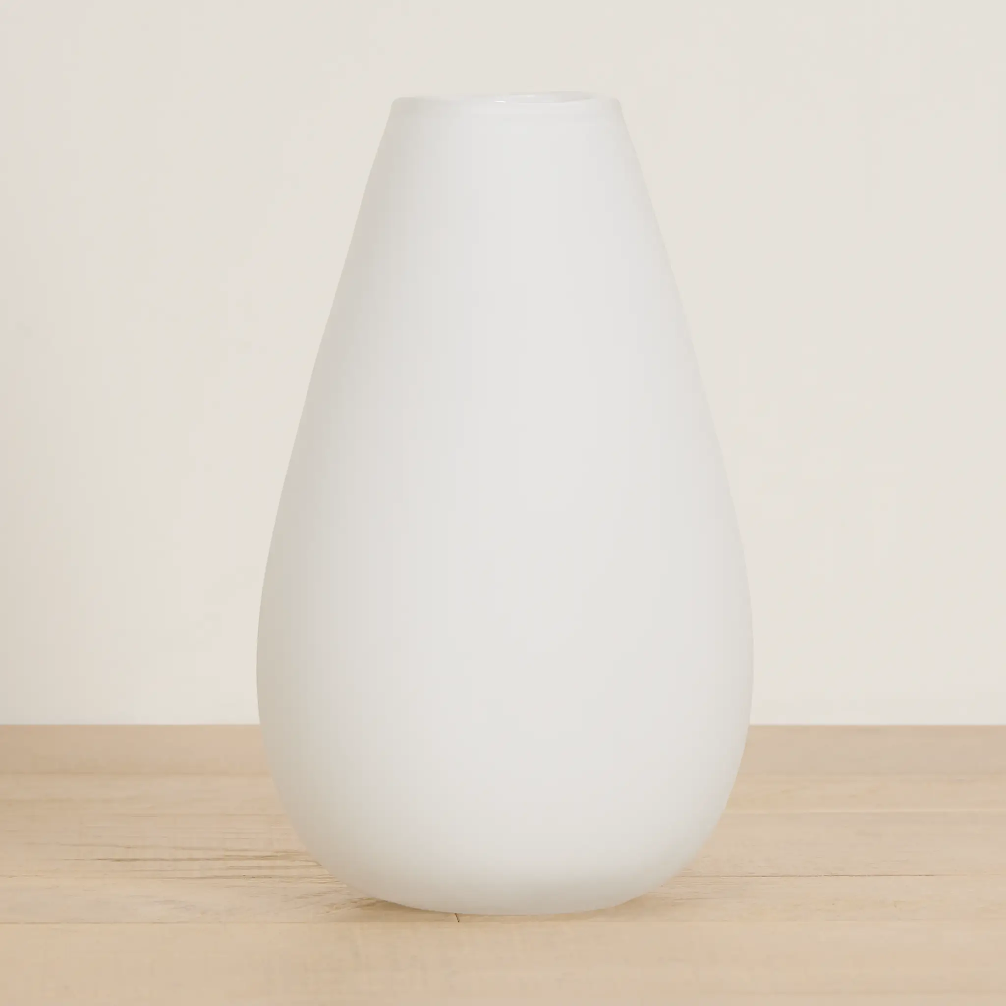 Sela White Medium Vase Sela White Medium Vase