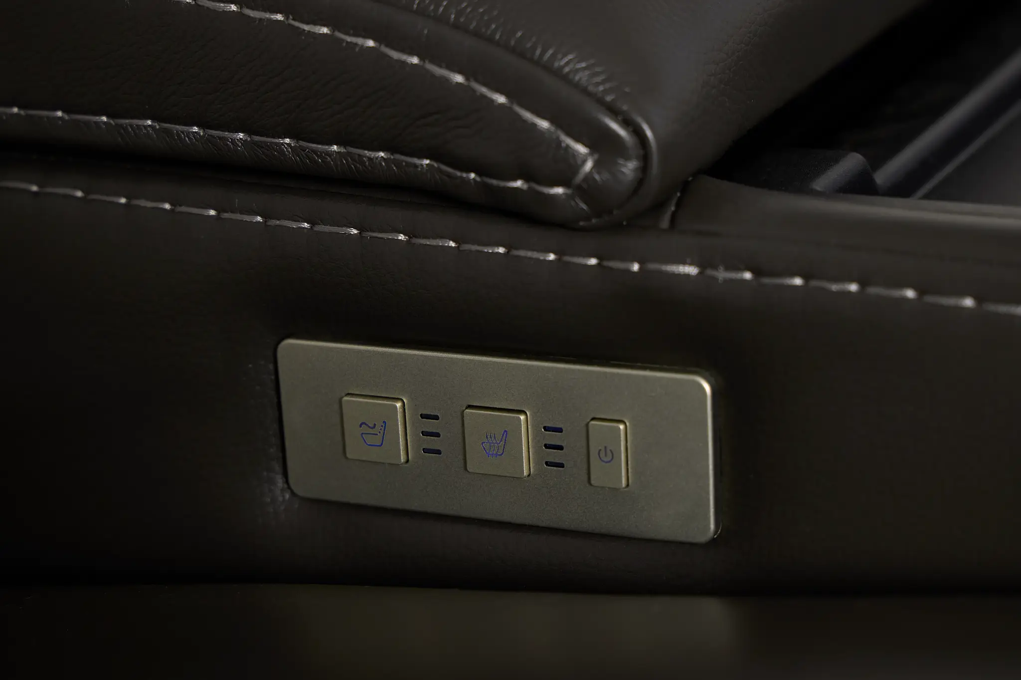 Fallon Dark Gray Lthr/vinyl Power Reclining Console Loveseat W/ Massage Fallon Dark Gray Lthr/vinyl Power Reclining Console Loveseat W/ Massage