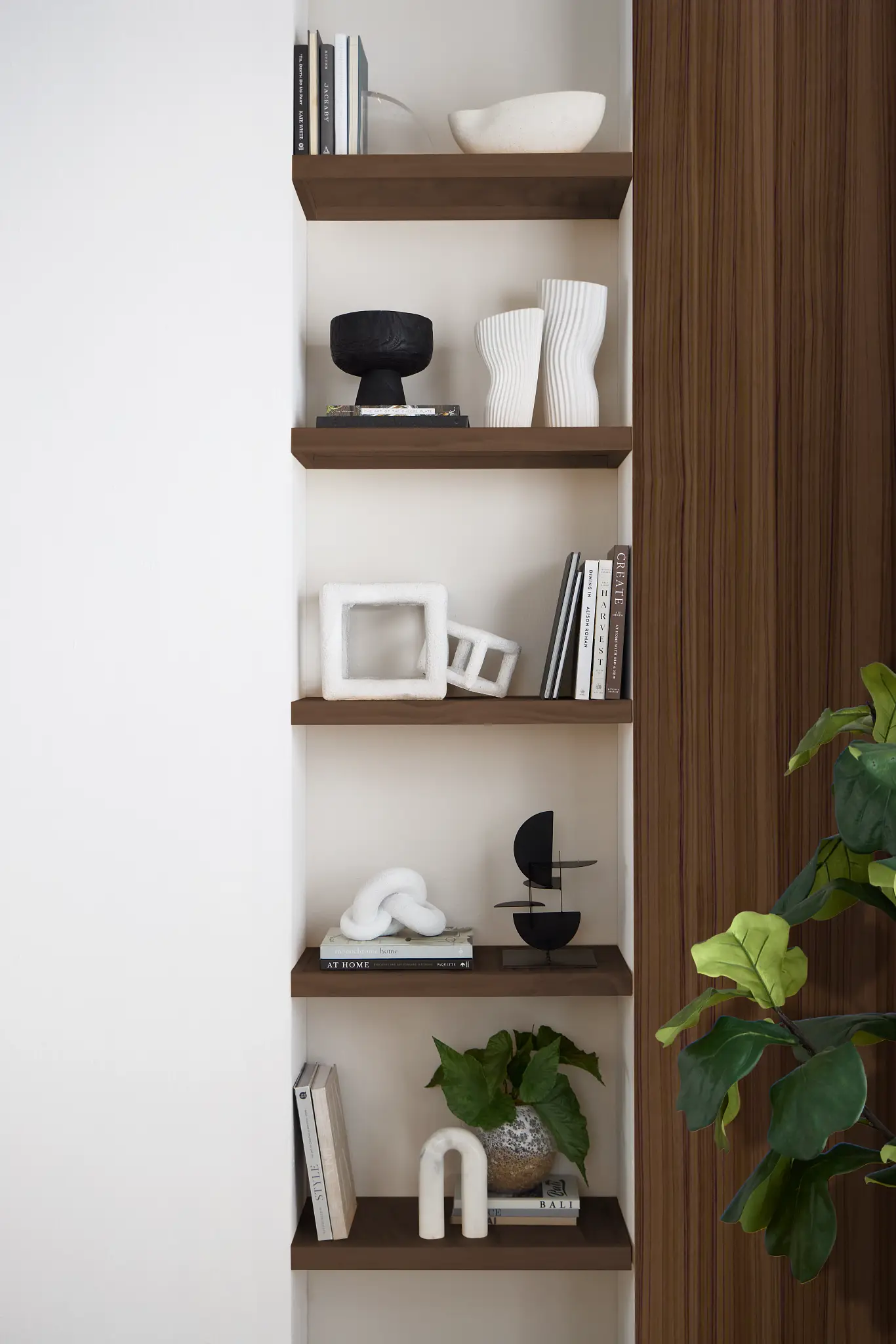 Mai White Large Sculpture Mai White Large Sculpture