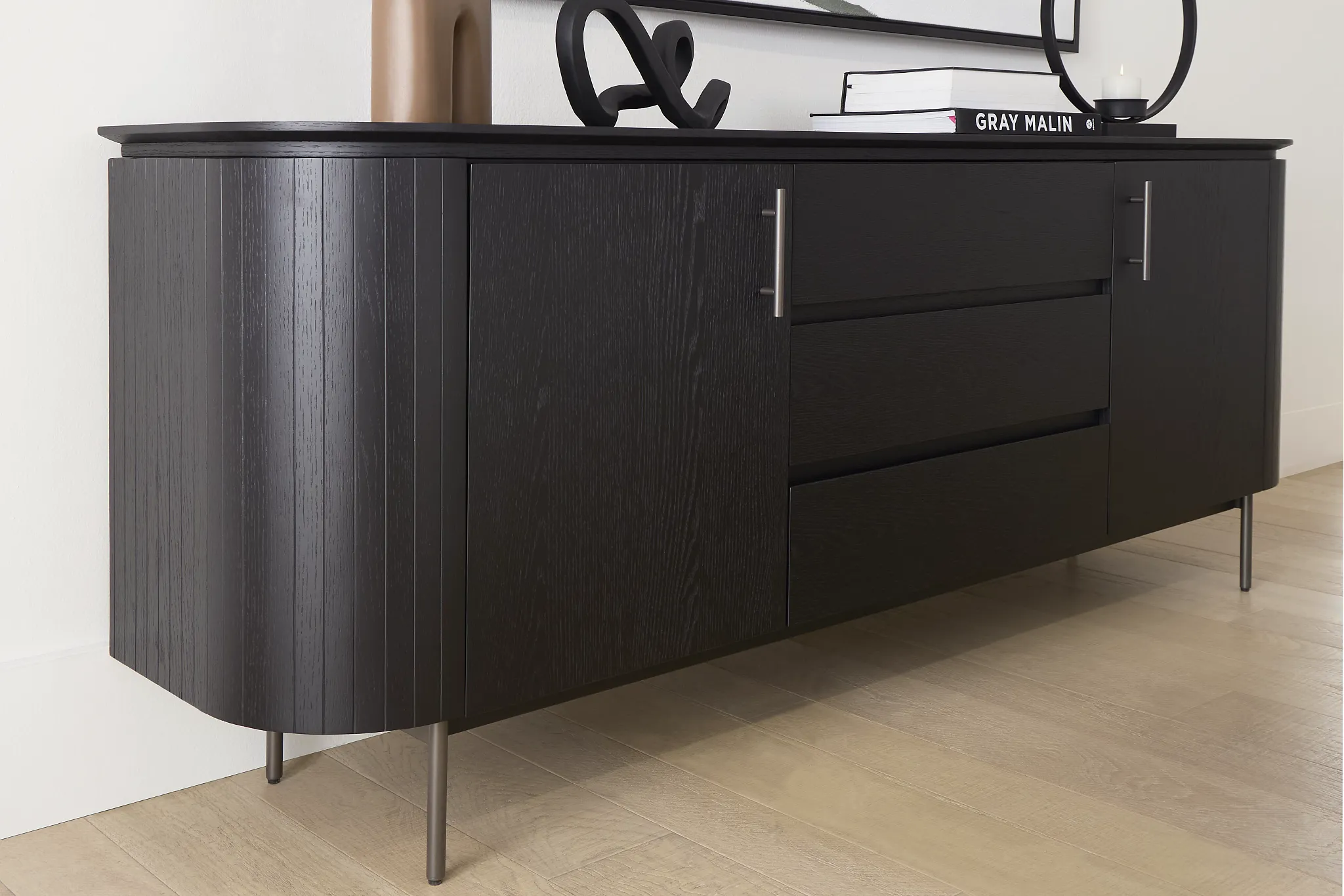 Nomad Black Round Buffet