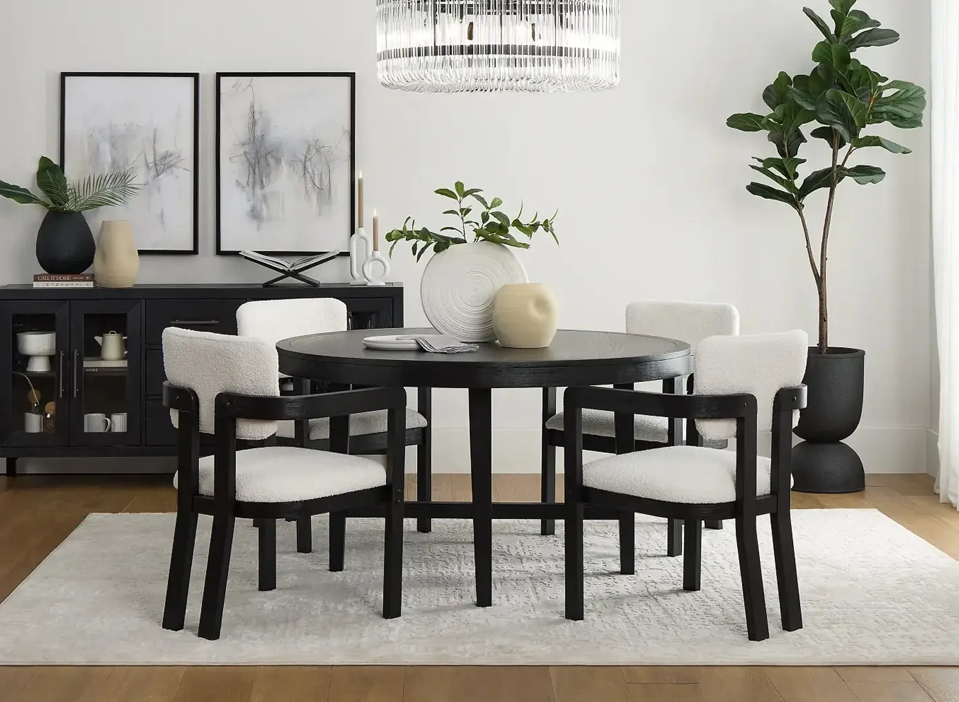 Up To 4 Guests Up To 4 Guests
