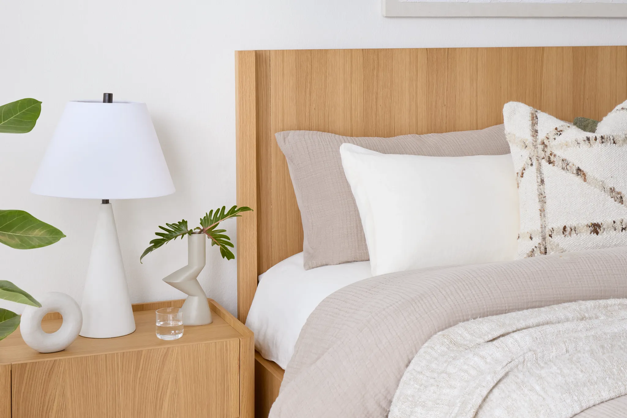 Nomad Light Tone Shelter Bed