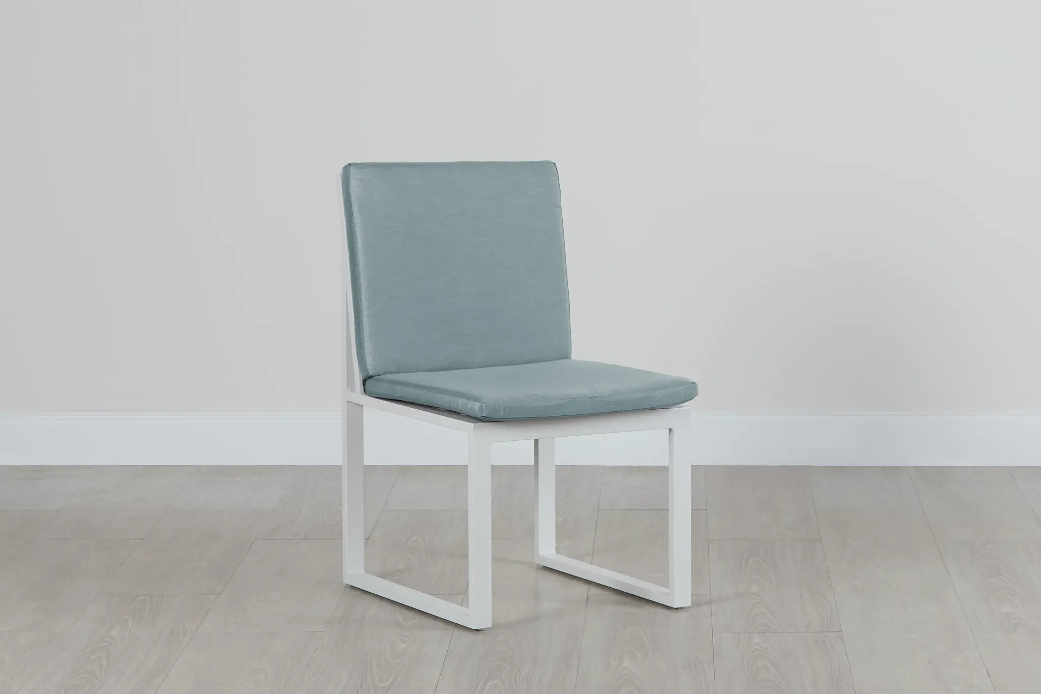 Linear White Teal Aluminum Cushioned Chair Linear White Teal Aluminum Cushioned Chair