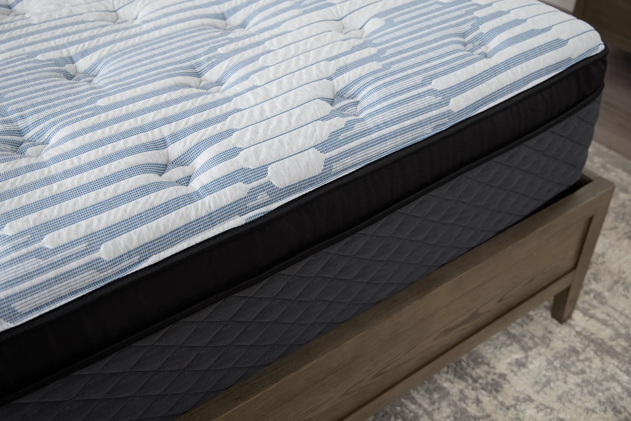 Kevin Charles By Sealy Signature 14" Plush Euro Top Mattress