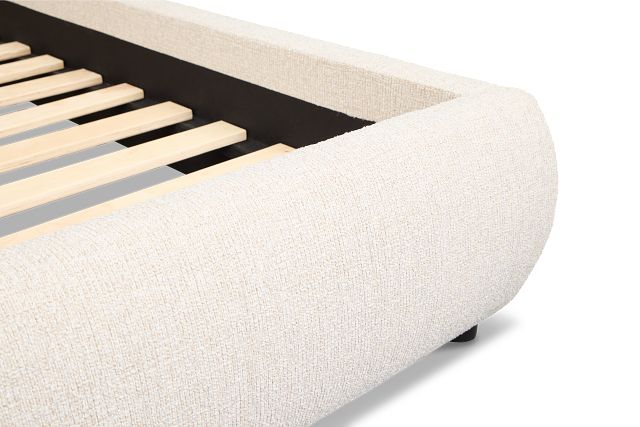 Nomad Light Beige Uph Spread Bed