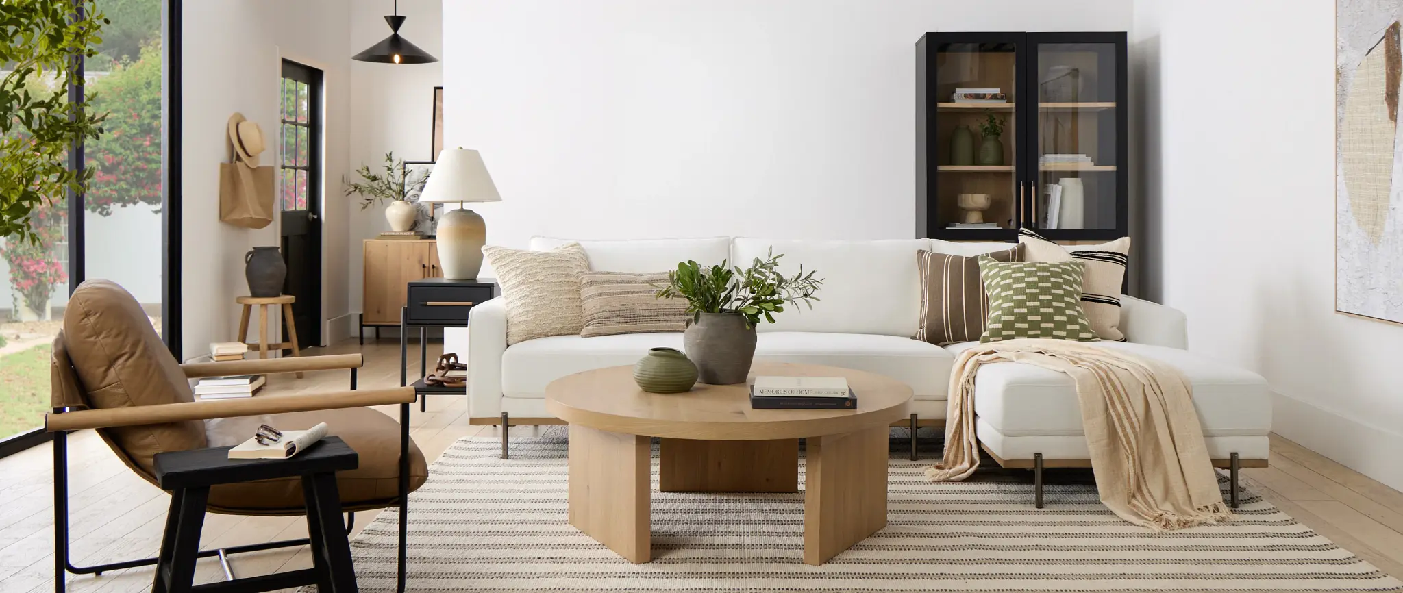 MAR12418-0525-0127-HighlandLivingRoom-HP-COI-XLG.jpg