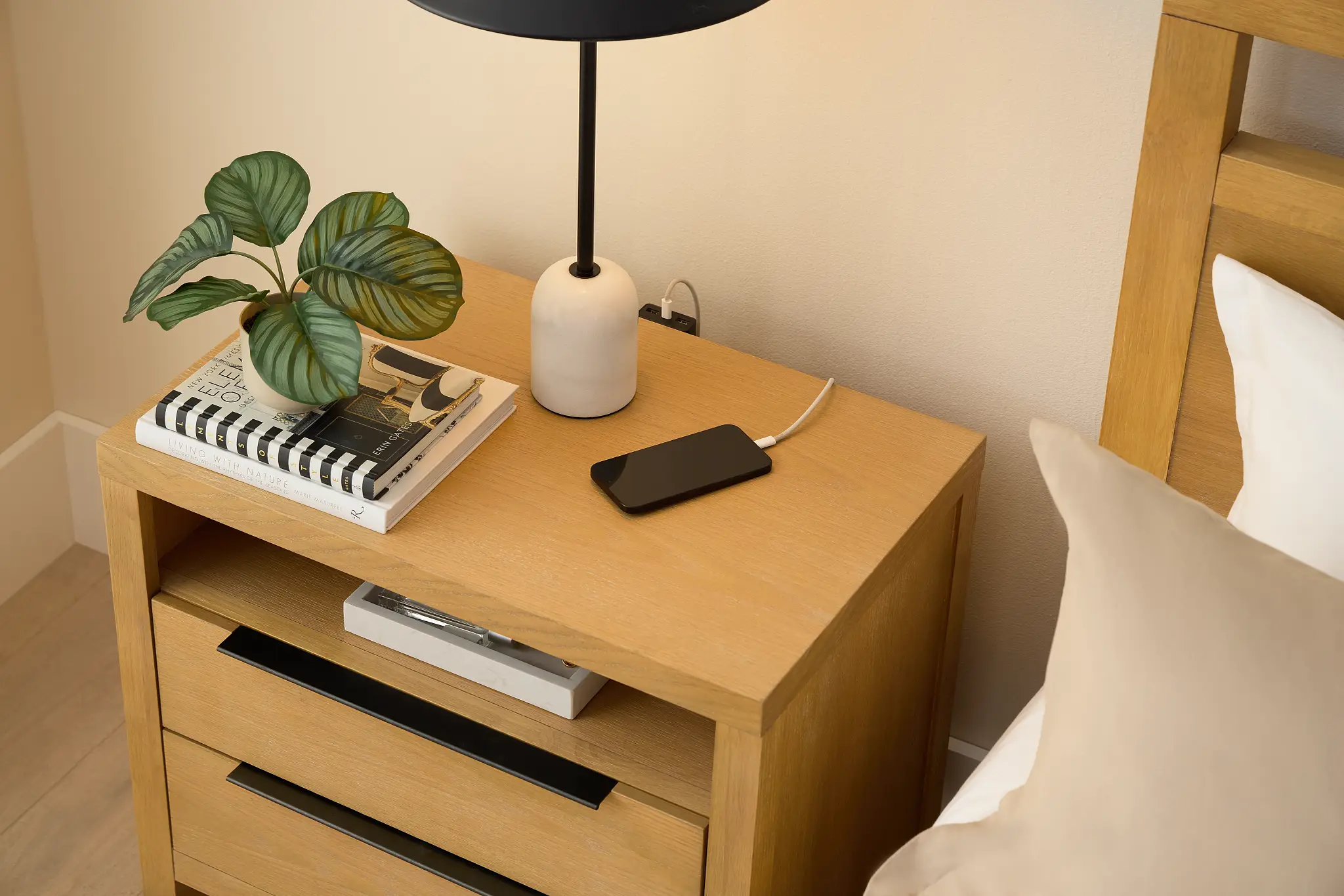 Williamsburg Light Tone Nightstand Williamsburg Light Tone Nightstand