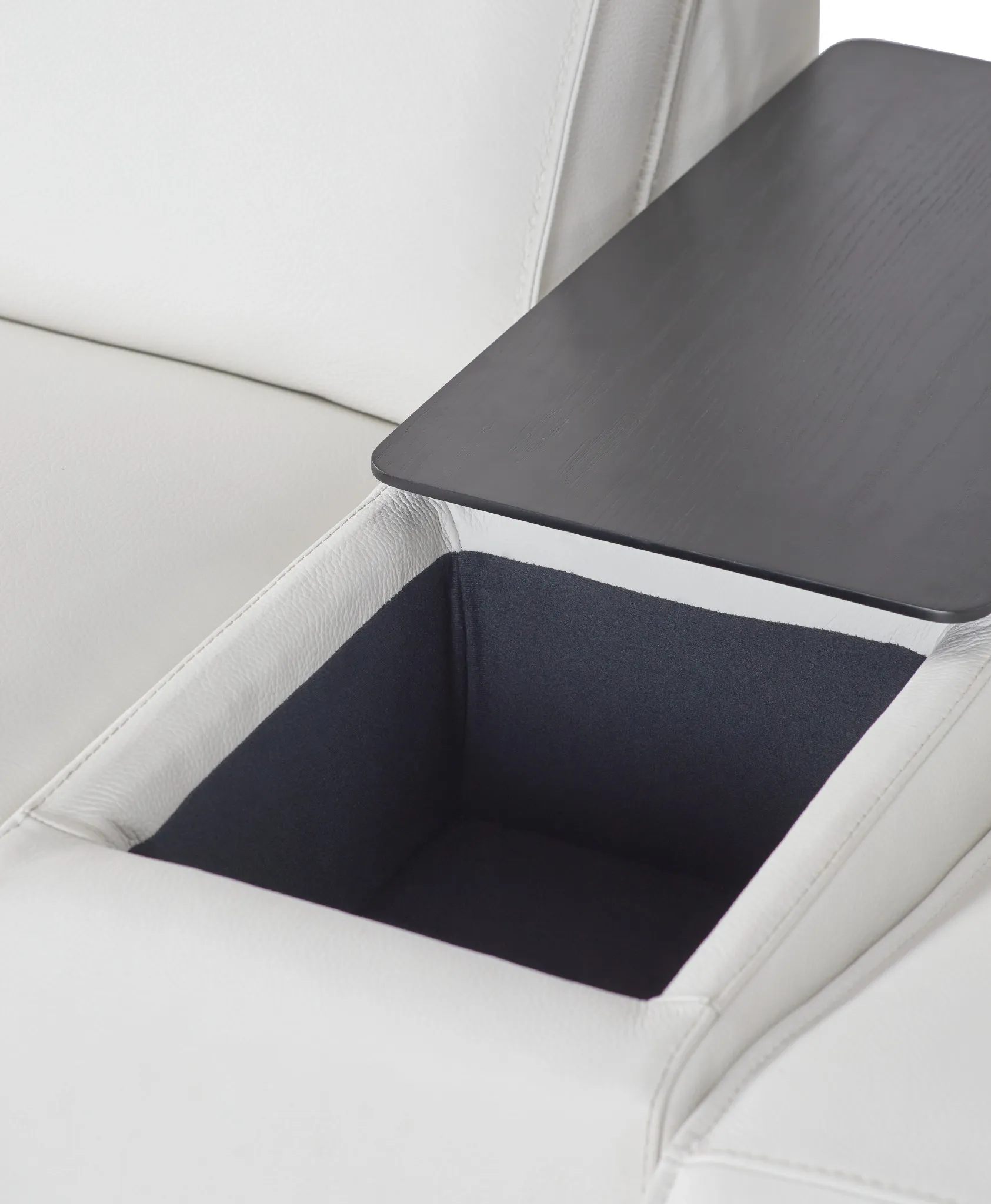 Carmelo White Leather Medium Triple Power Sectional W/right Table &light