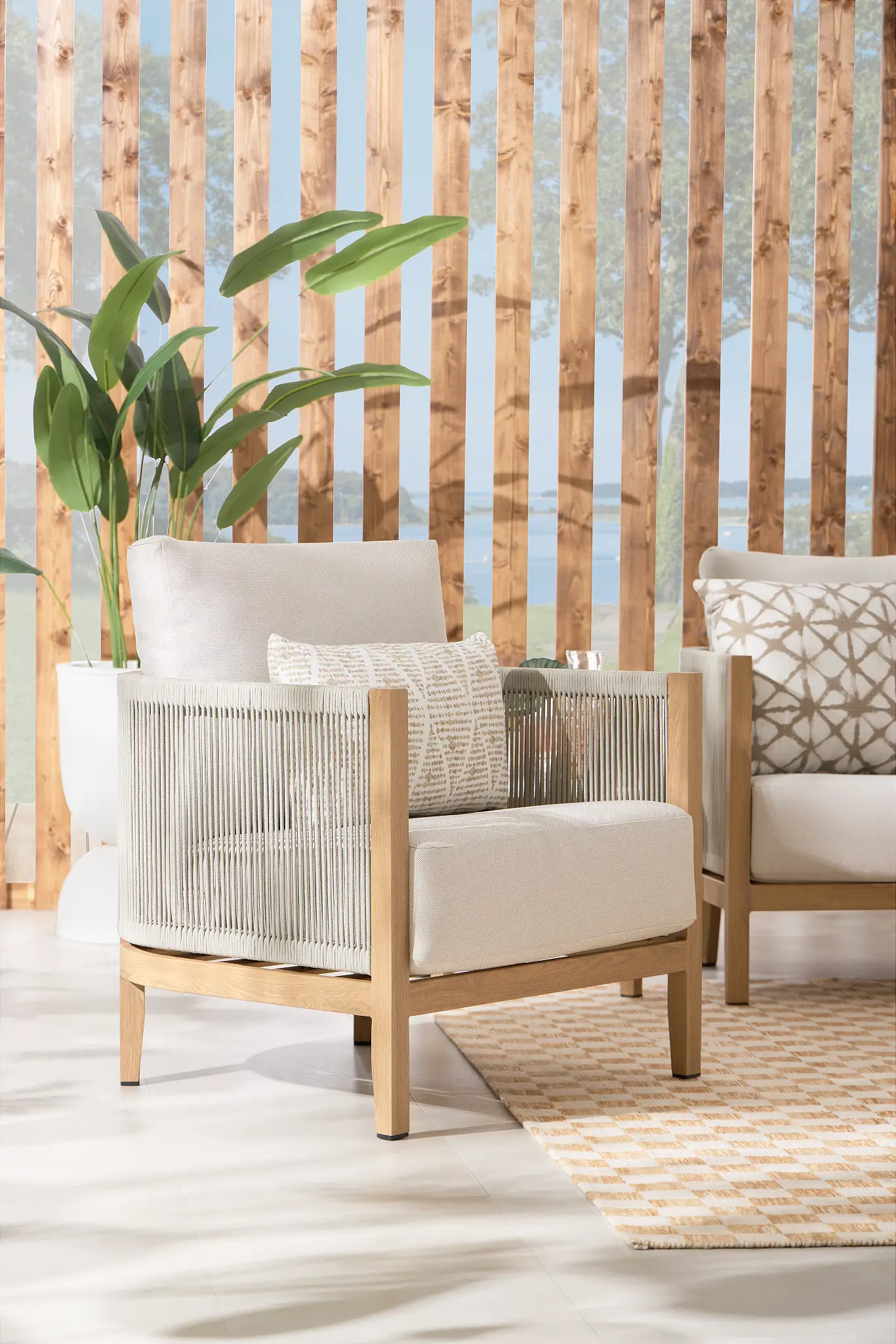 Why Luxury Outdoor Furniture Is a Smart Investment in Florida?