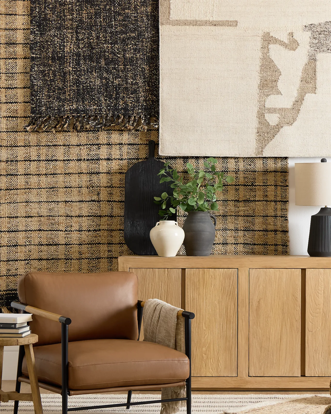 Small Entryway Décor Ideas That Maximize Space This Spring 