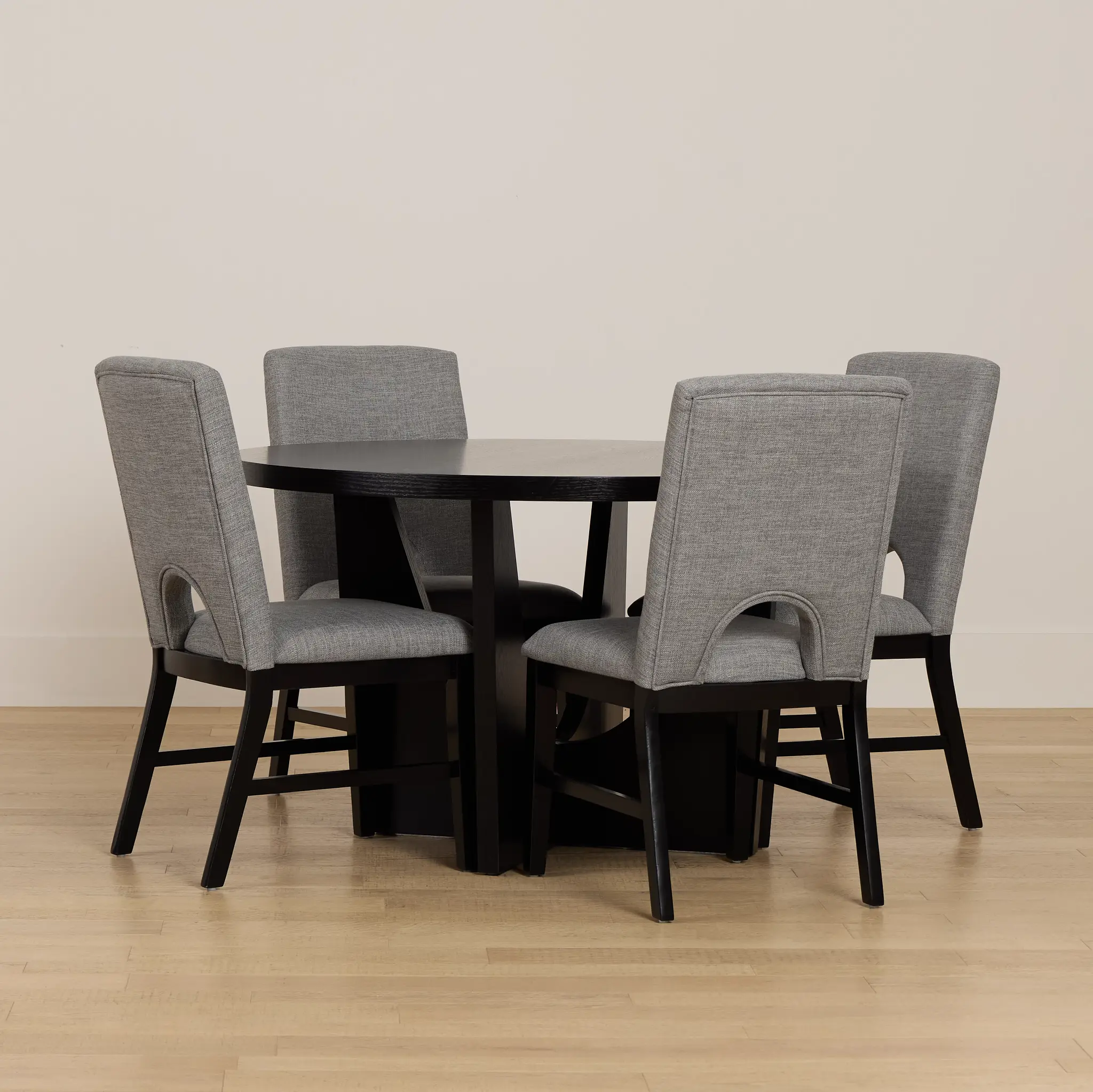Oxford Black Round Table & 4 Upholstered Chairs Oxford Black Round Table & 4 Upholstered Chairs