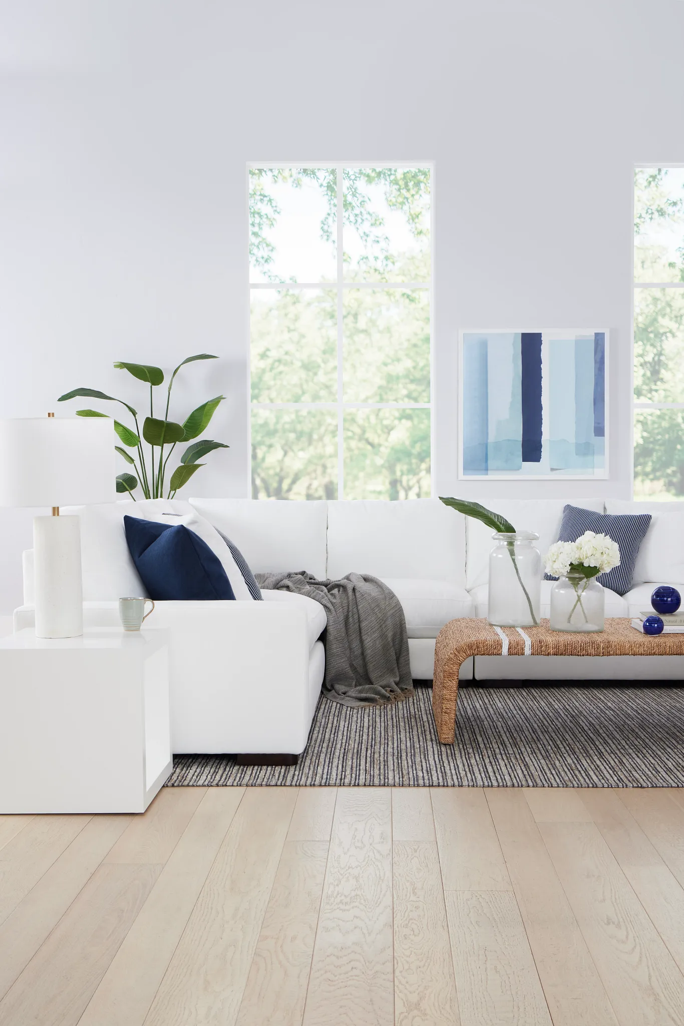 Edgewater Peyton White Medium Two-arm Sectional